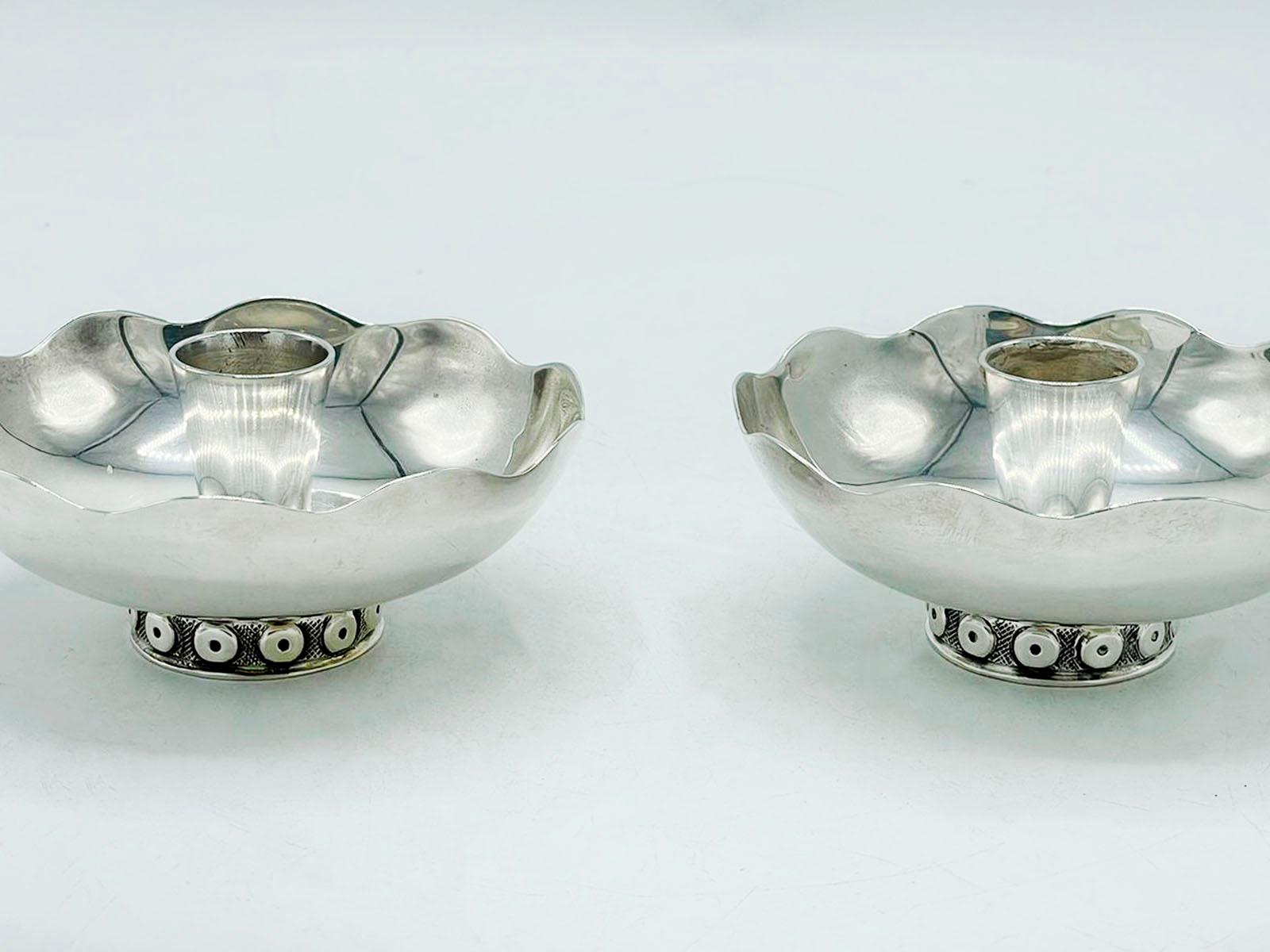 Mexican Pair of sterling Silver Pedestal Dish Tray Candle Holder by Tane Orfebres For Sale