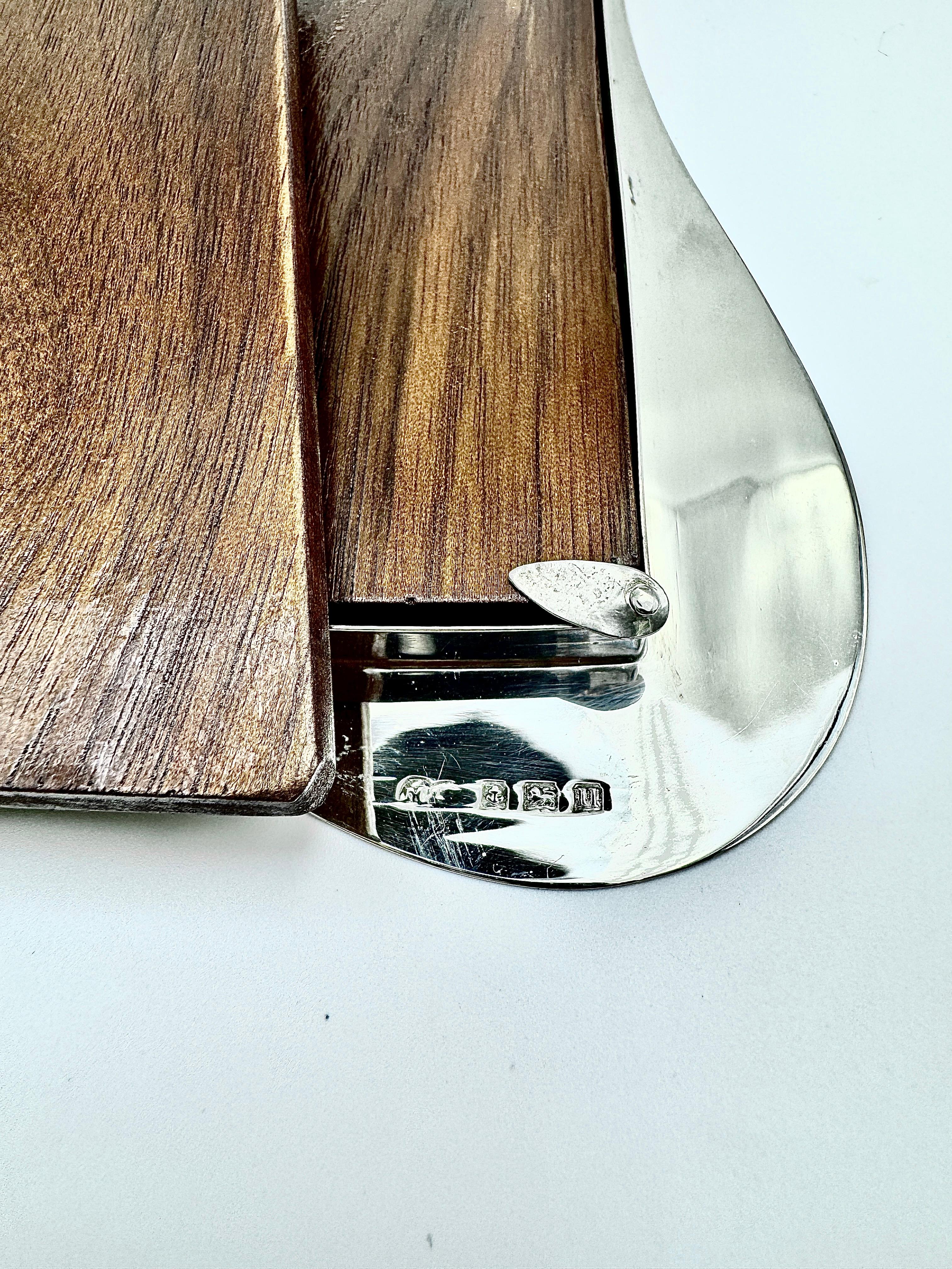 Early 20th Century Pair of Sterling Silver Photograph Frames For Sale