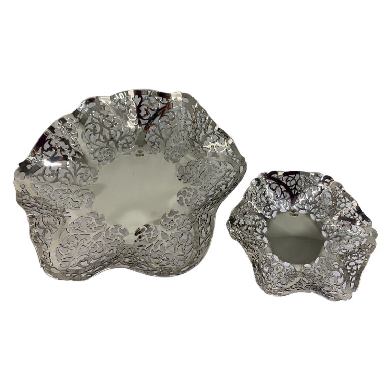 Paire de plats à fruits/bonbons percés en argent sterling de Douglas Heeley, 1969 en vente