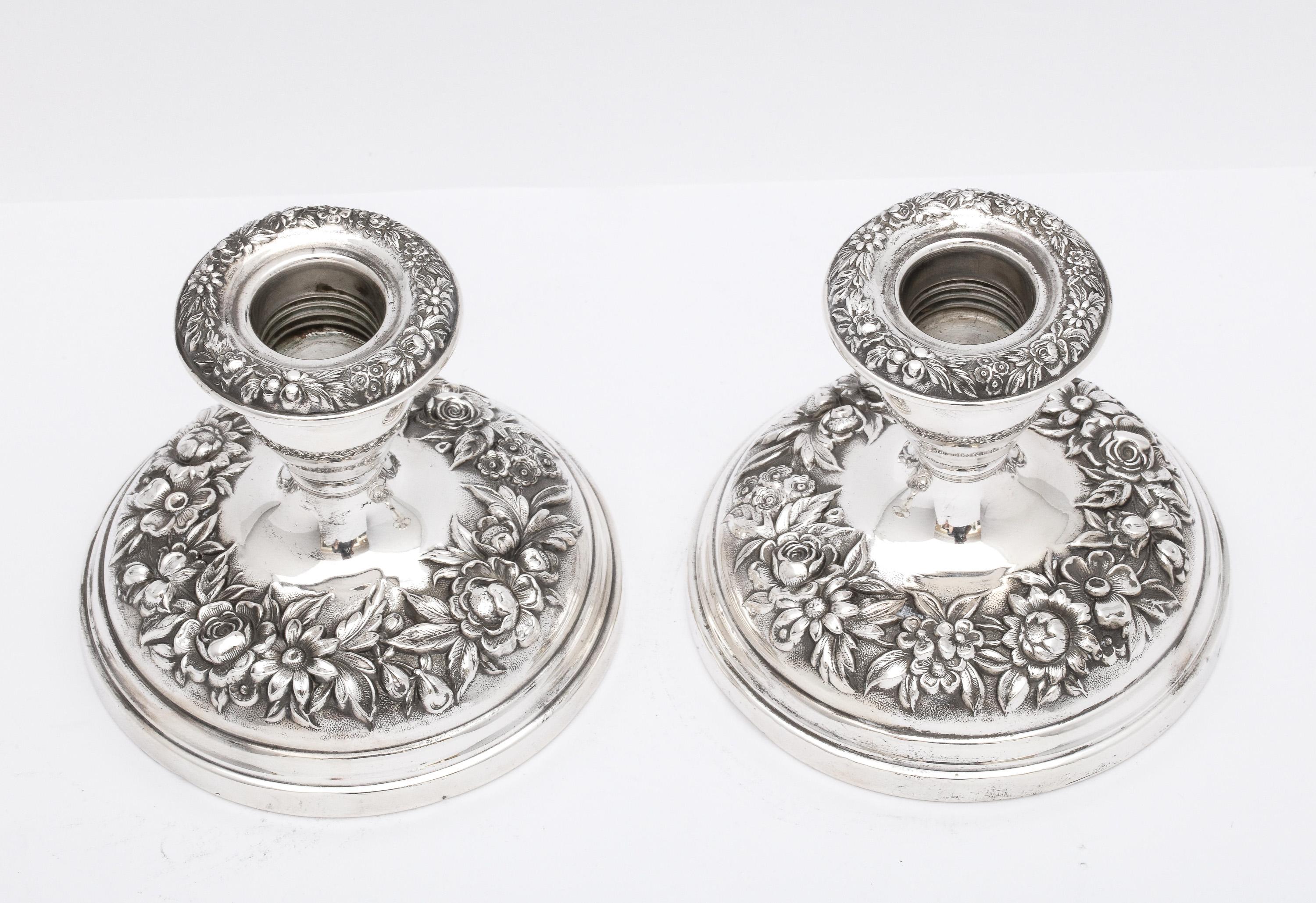 Pair of Sterling Silver Repousse Pattern Candlesticks by S. Kirk and Sons In Good Condition For Sale In New York, NY