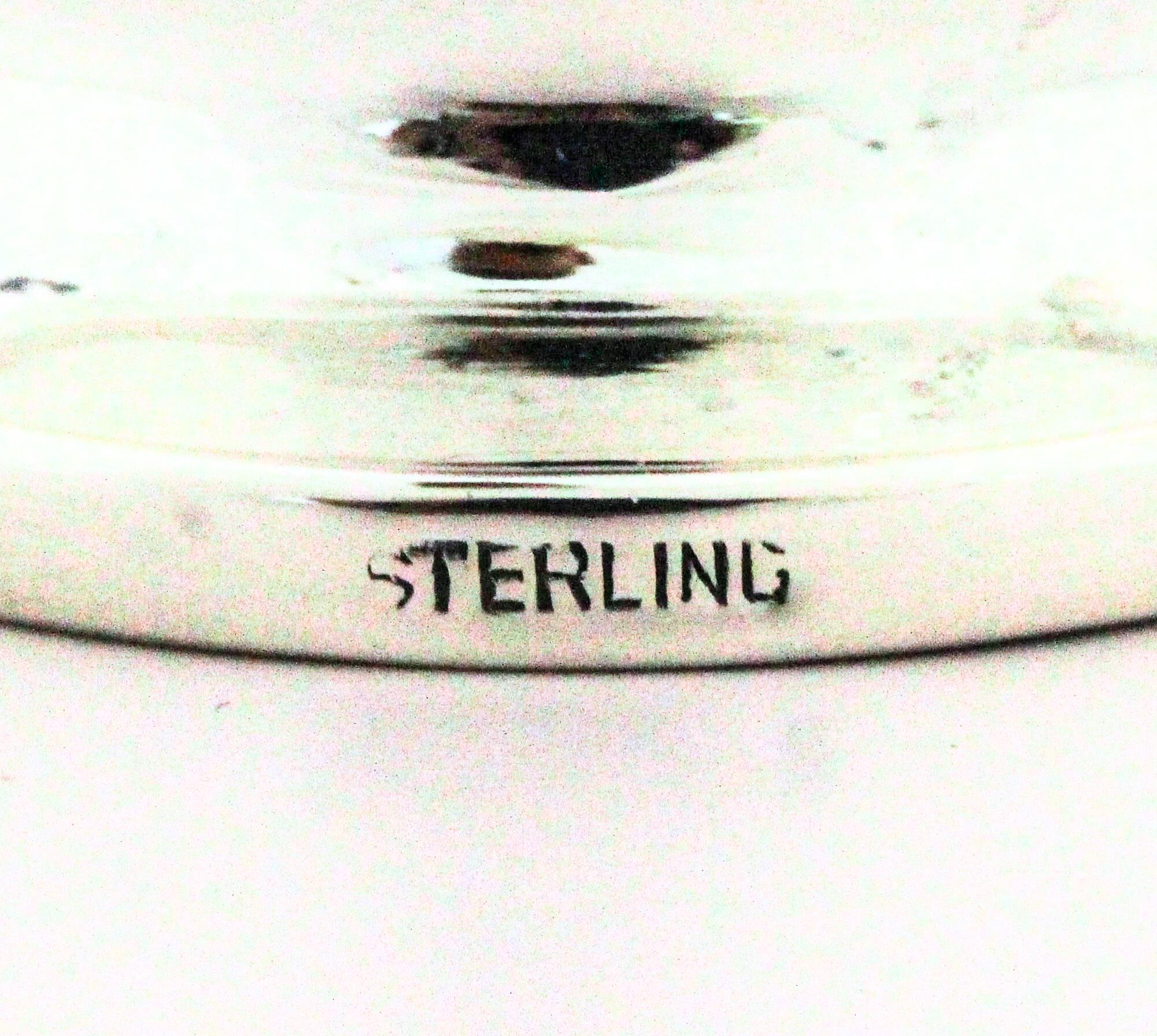 Metà XX secolo Coppia di saliere in argento Sterling in vendita