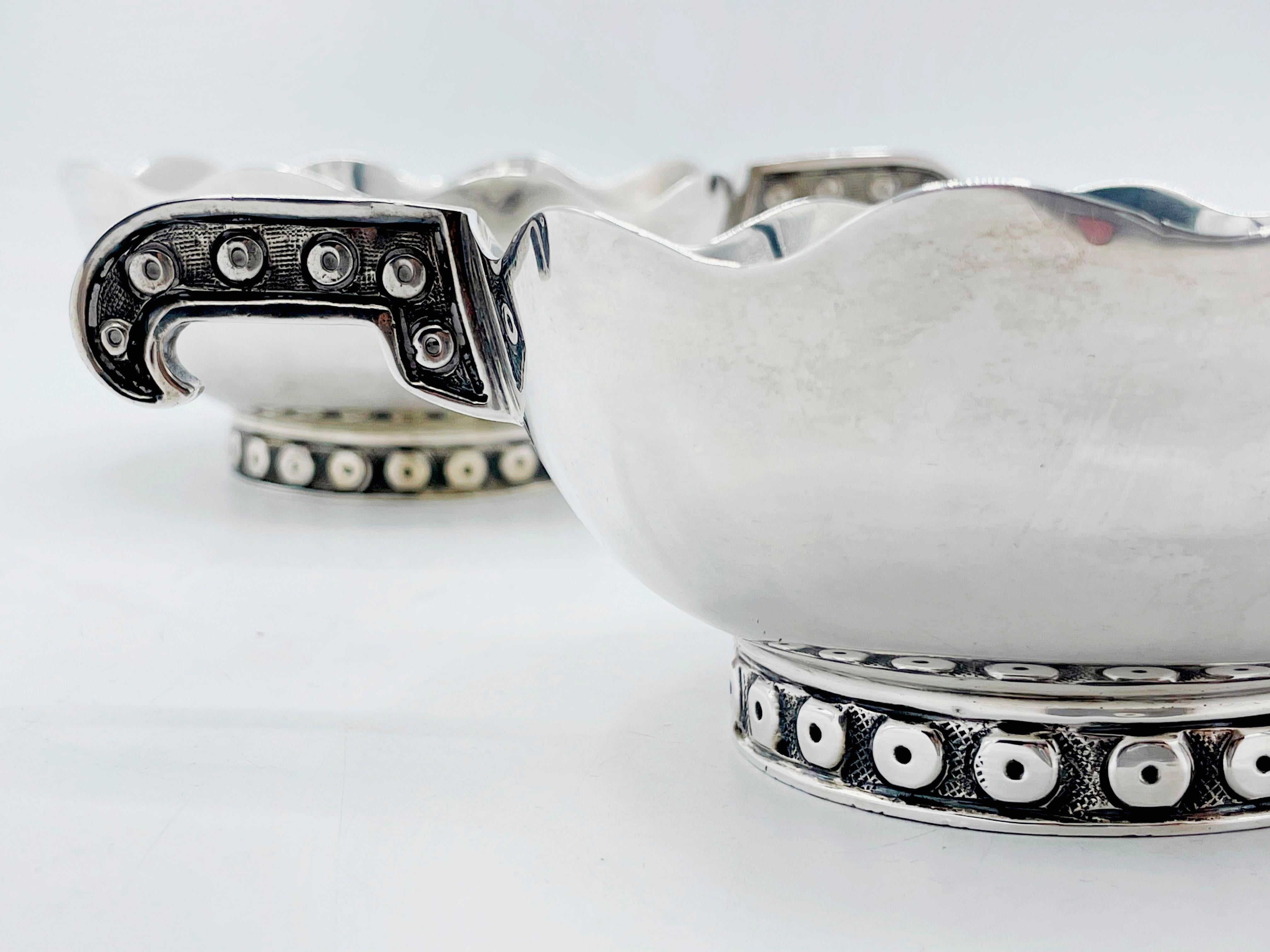 Mid-20th Century Pair of Sterling Silver sauce boat with Handle by Tane Orfebres For Sale