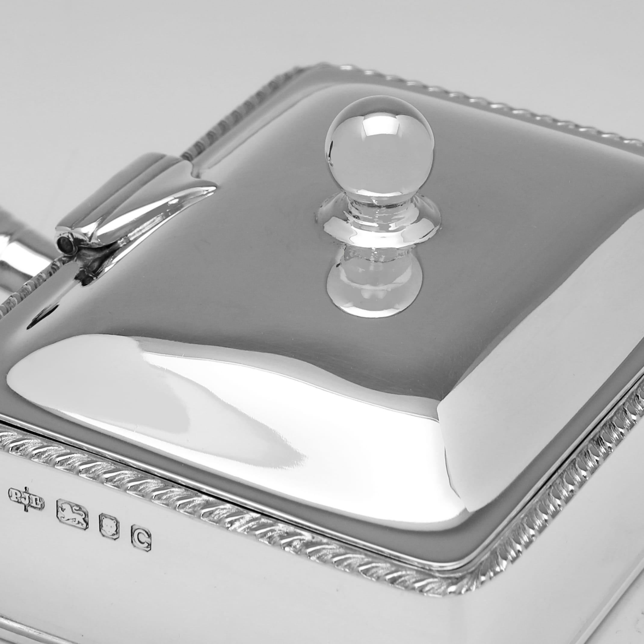 Pareja de mayordomos silenciosos de plata de ley fabricados en Londres en 1938 mediados del siglo XX en venta