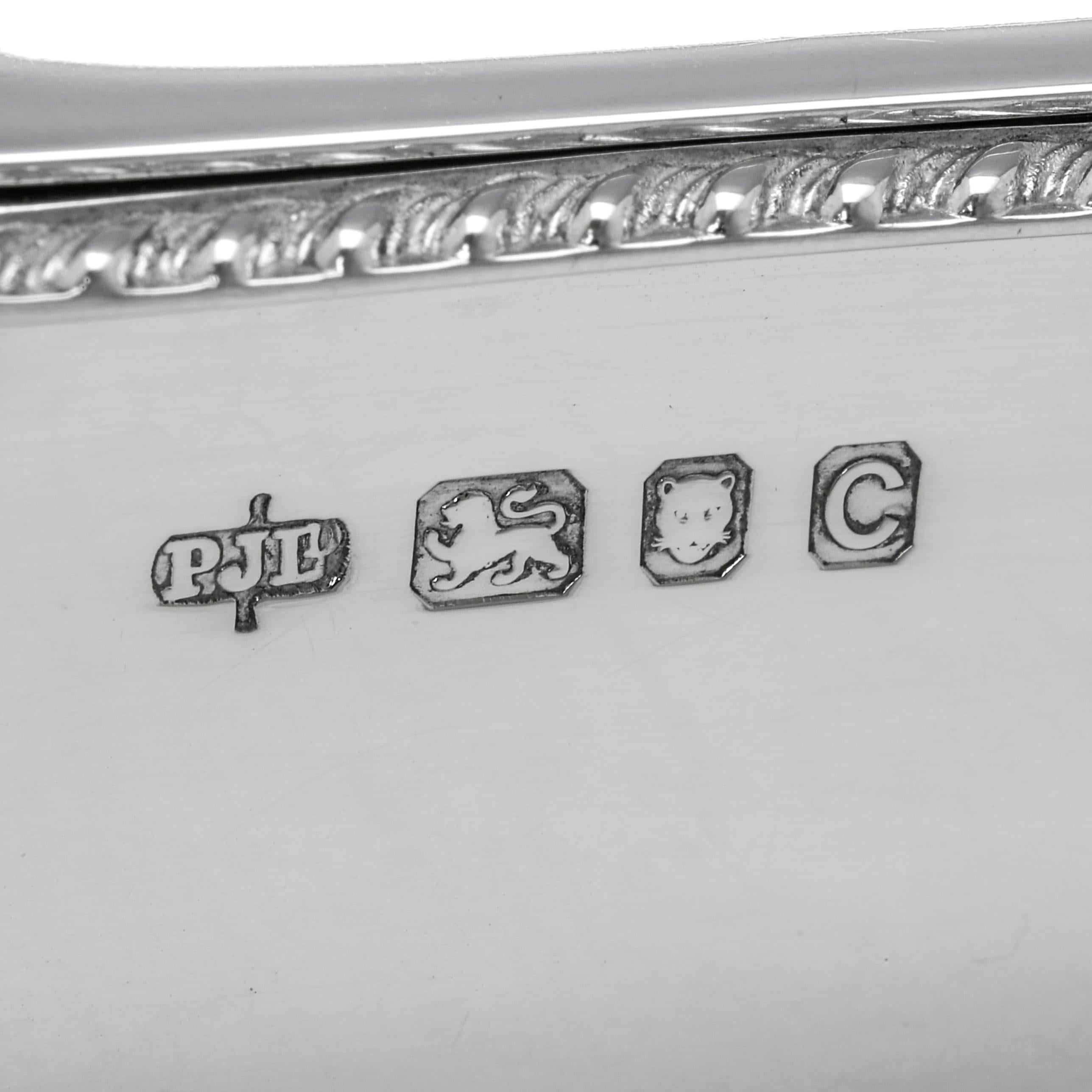 Pareja de mayordomos silenciosos de plata de ley fabricados en Londres en 1938 Plata esterlina en venta