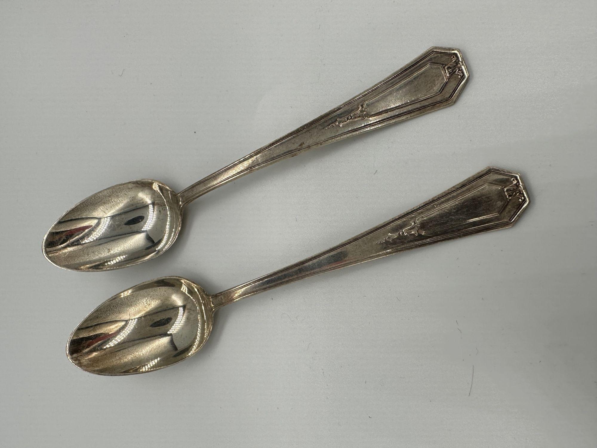 Paar Sterlingsilber-Löffel, gemustert 1922 Prinzessin Mary von Wallace Silber im Zustand „Gut“ im Angebot in Van Nuys, CA