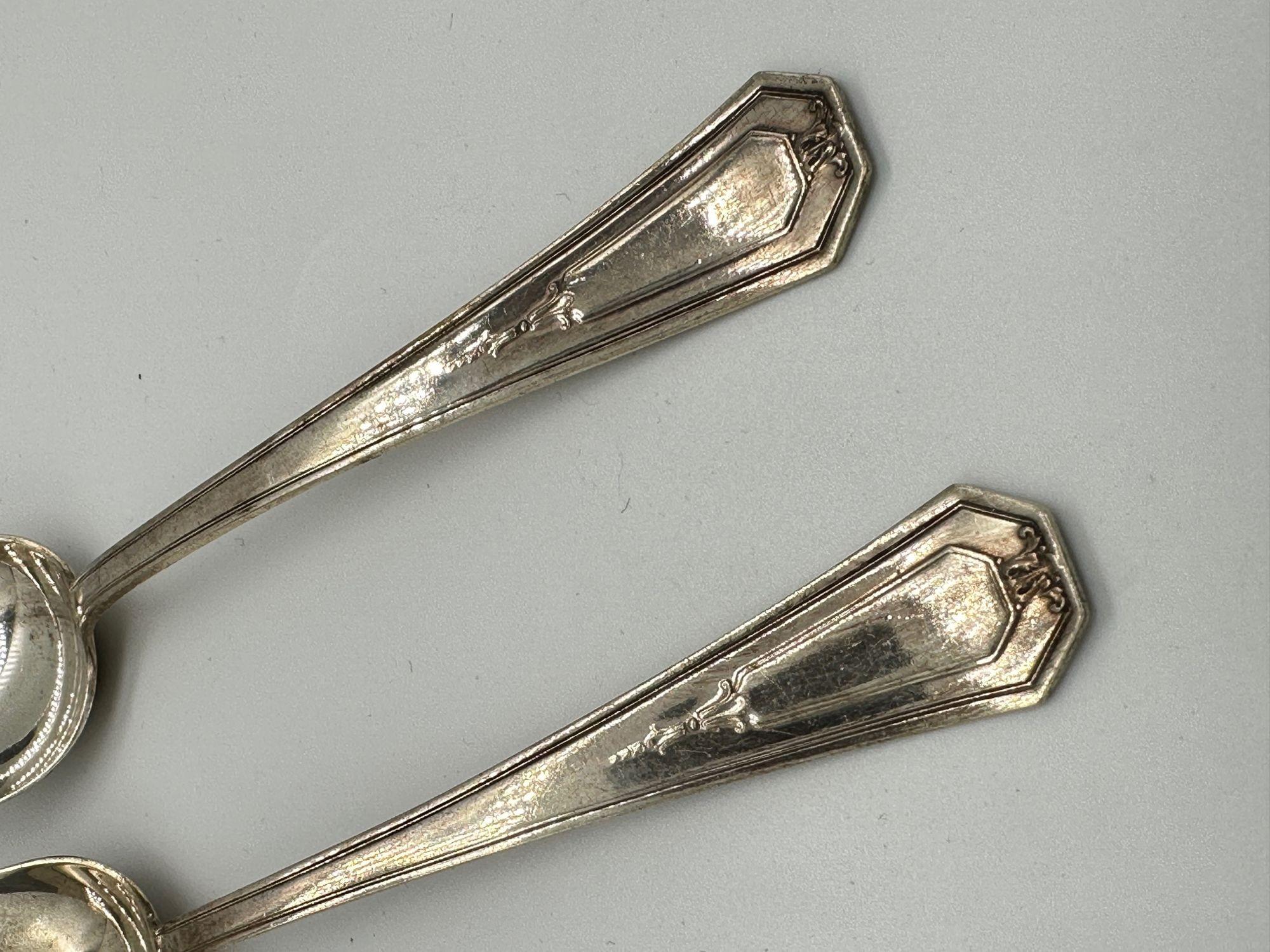 Paar Sterlingsilber-Löffel, gemustert 1922 Prinzessin Mary von Wallace Silber (Frühes 20. Jahrhundert) im Angebot