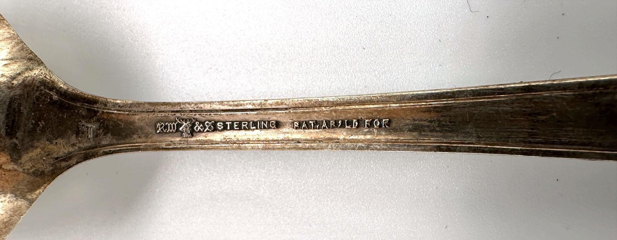 Paar Sterlingsilber-Löffel, gemustert 1922 Prinzessin Mary von Wallace Silber im Angebot 2