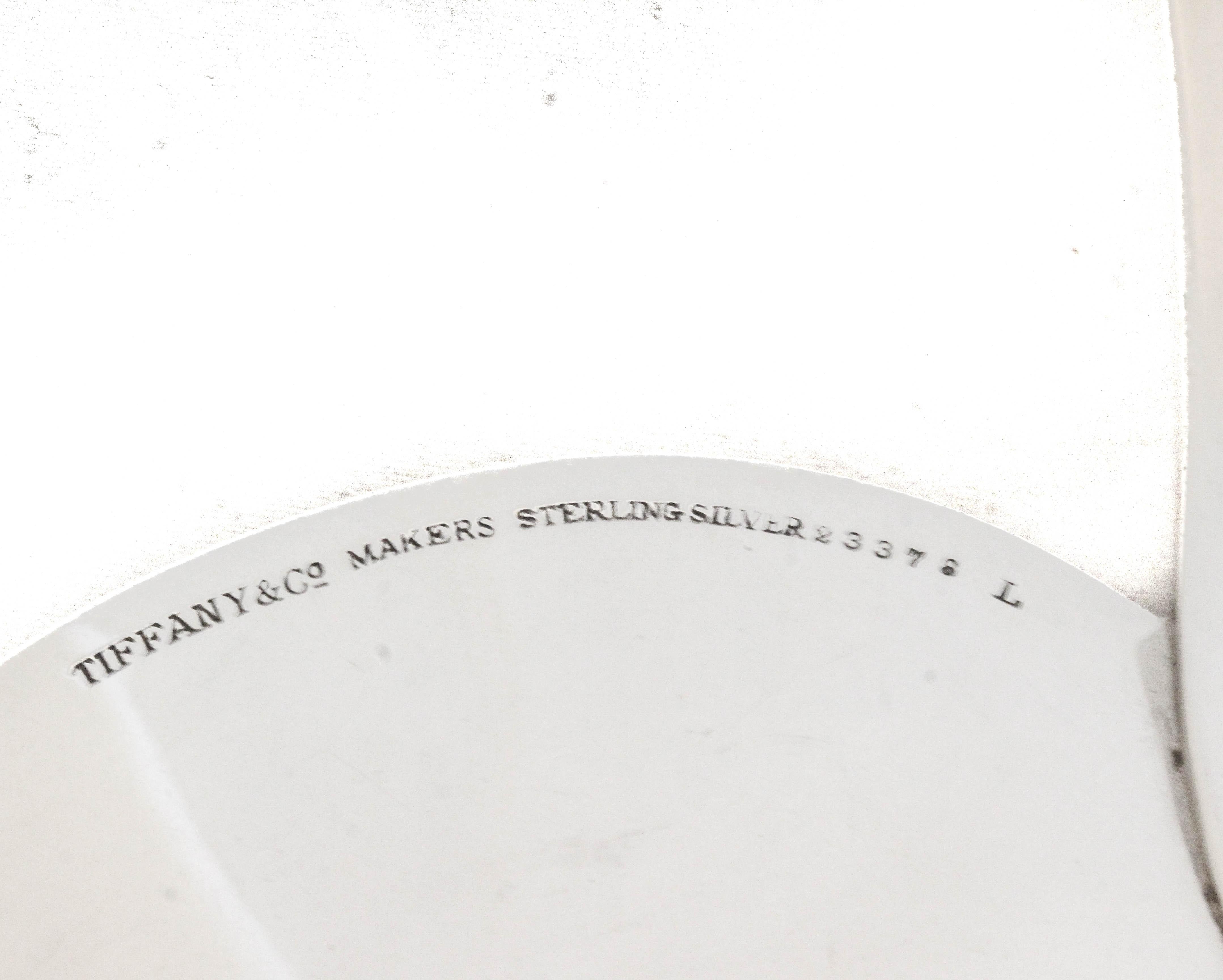 Metà XX secolo Coppia di piatti a forma di foglia di Tiffany in argento sterling in vendita