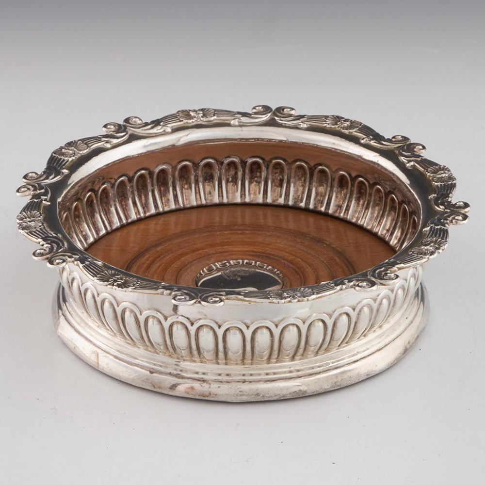 Pair of Sterling Silver Wine Coasters London, 1811 In Good Condition For Sale In Tunbridge Wells, GB