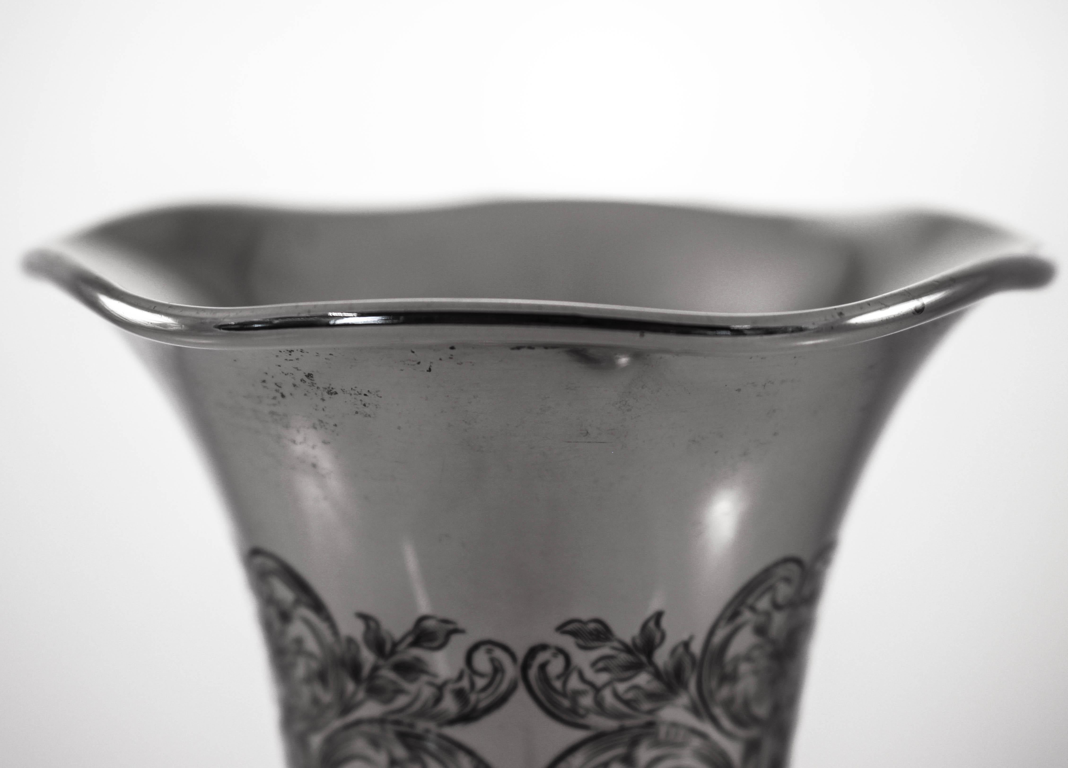 Début du 20ème siècle Paire de vases en argent sterling en vente