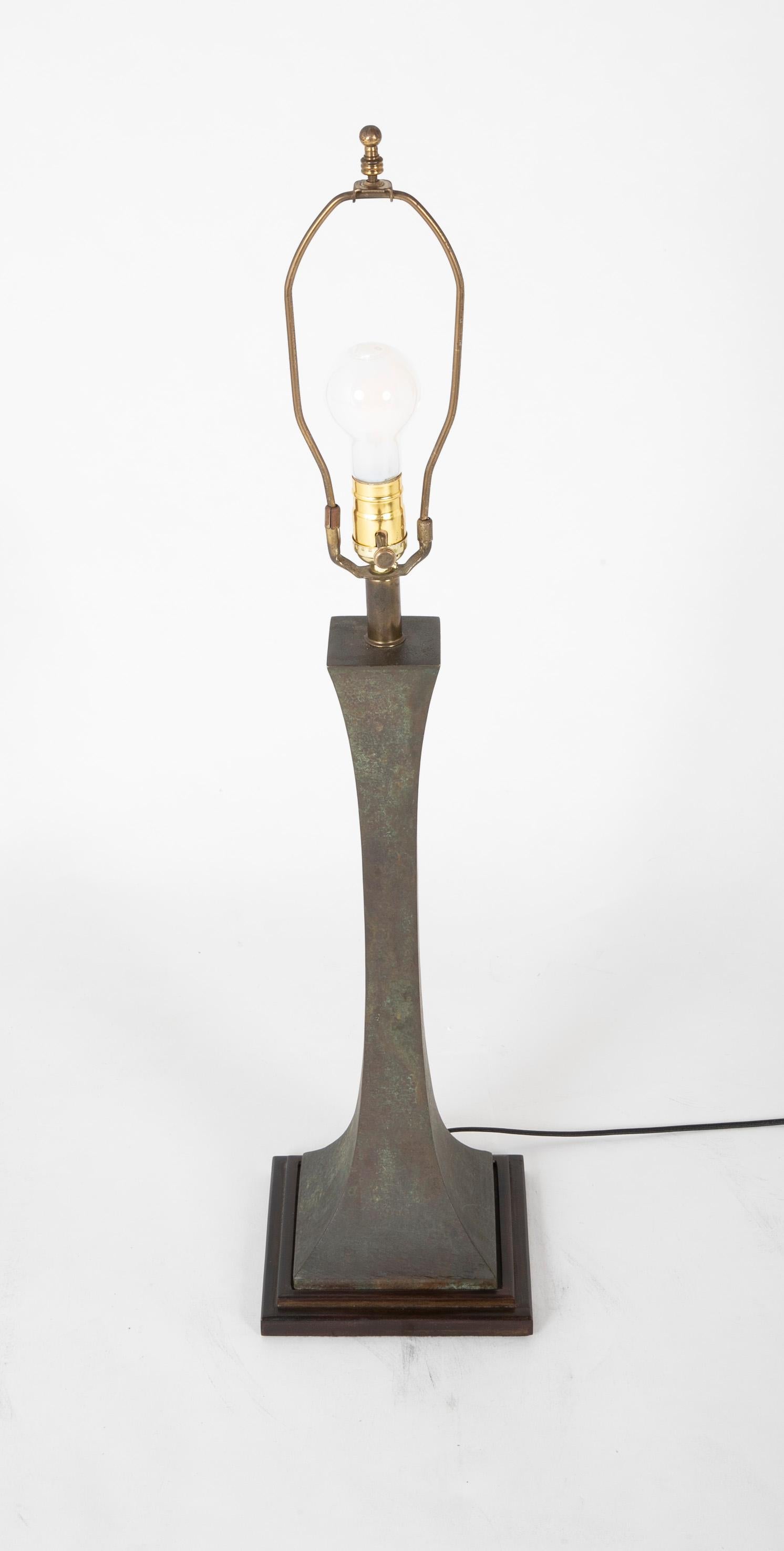 Paire de lampes de bureau Stewart Ross James en bronze pour Hansen, États-Unis, années 1960 Bon état - En vente à Stamford, CT