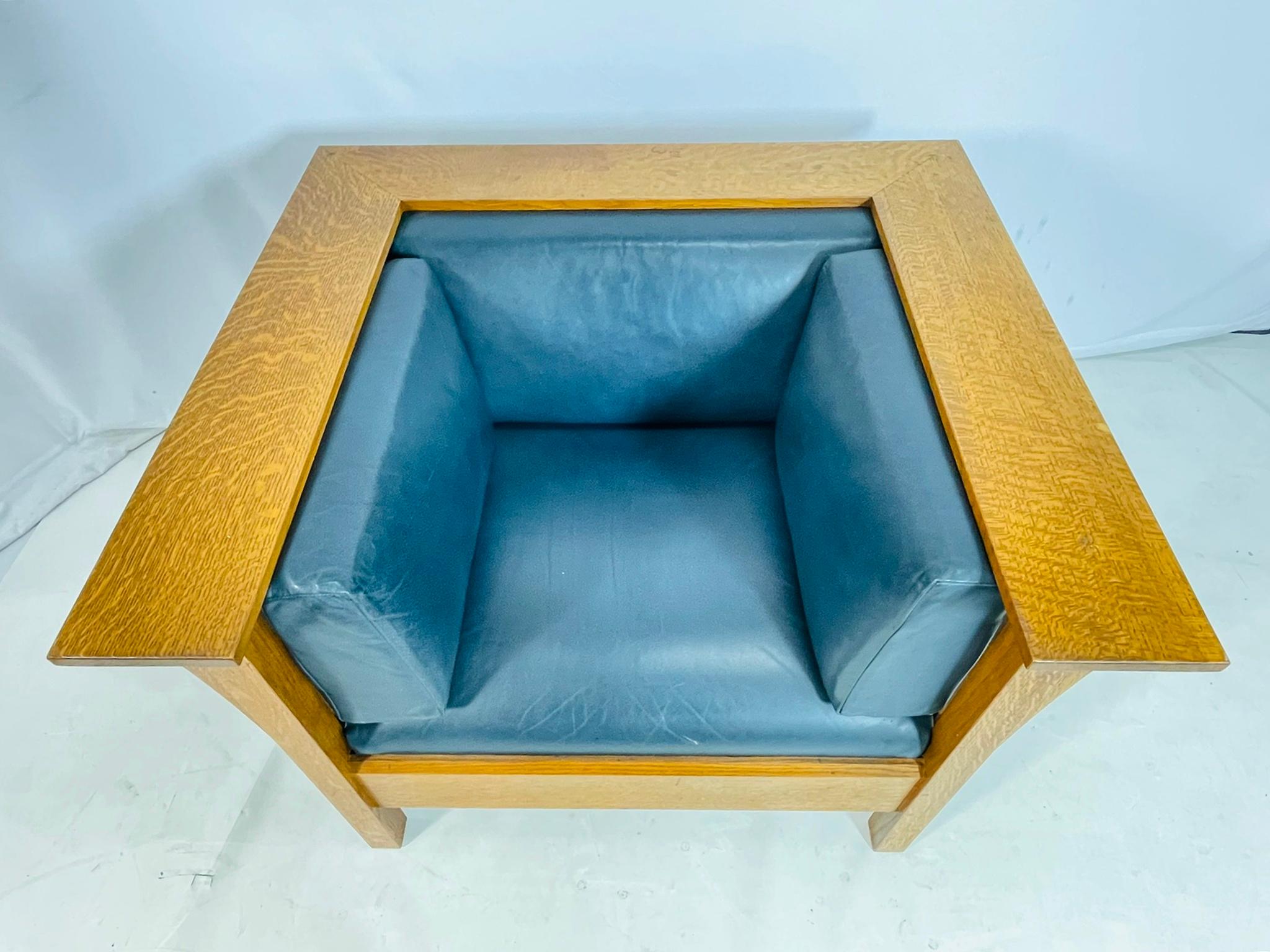 Coppia di poltrone Stickley Mission Oak, 1995, design ampio e scultoreo in vendita 4