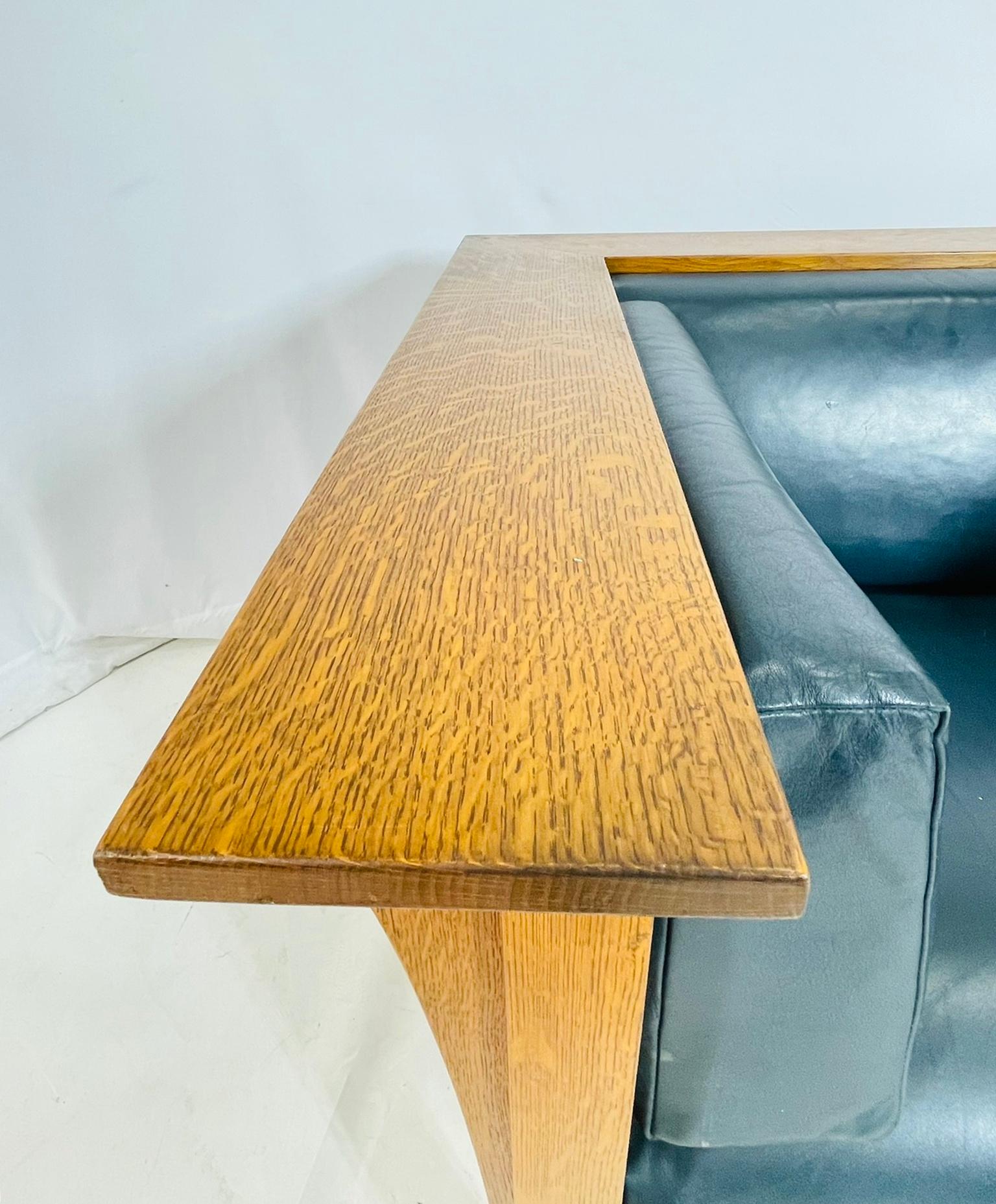 Coppia di poltrone Stickley Mission Oak, 1995, design ampio e scultoreo in vendita 5