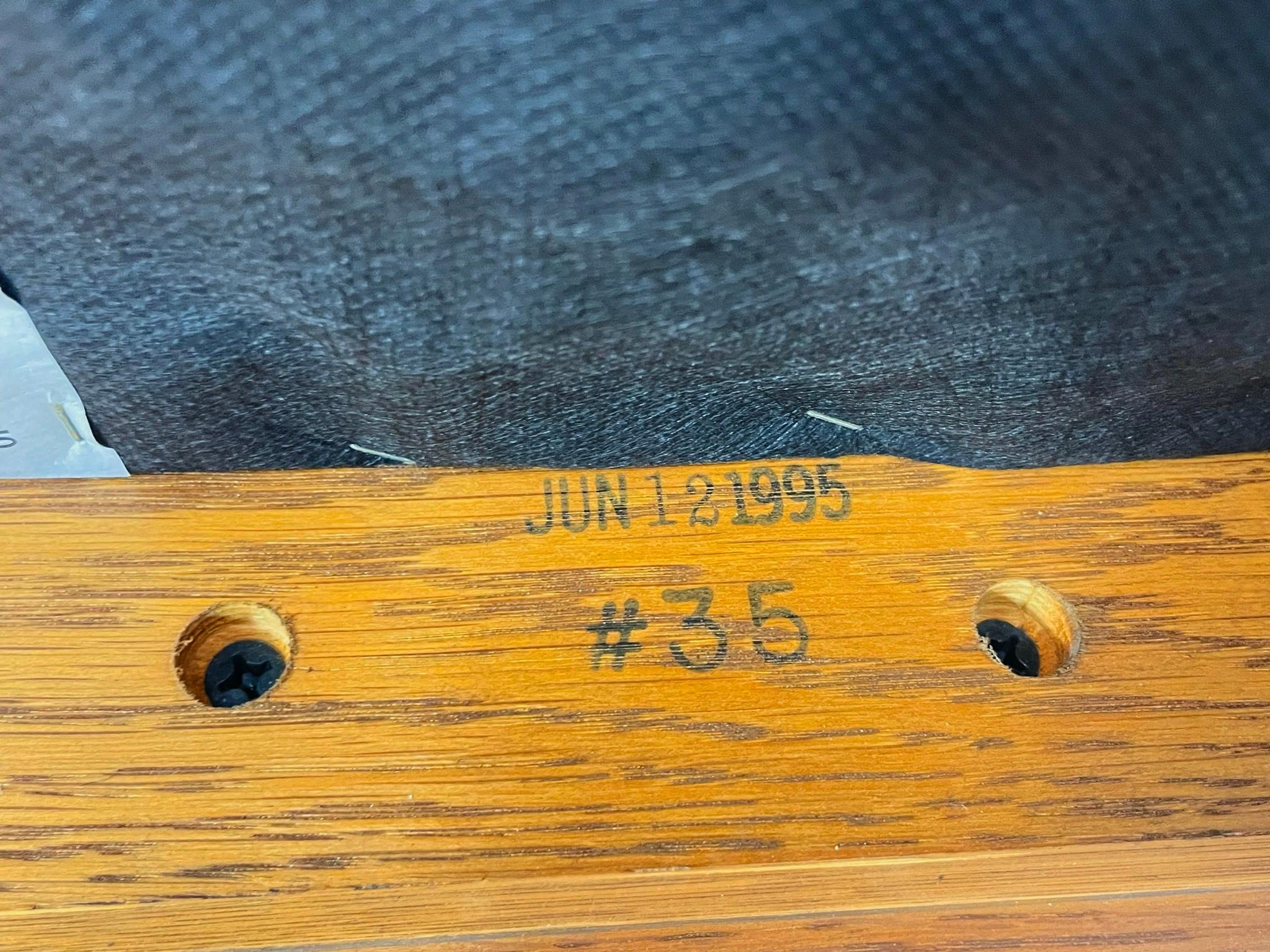 Coppia di poltrone Stickley Mission Oak, 1995, design ampio e scultoreo in vendita 10