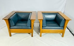 Pair of Stickley Mission Oak Armchairs, 1995, Wide & Sculptural Design