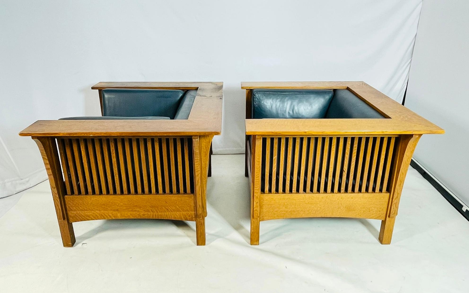 Coppia di poltrone Stickley Mission Oak, 1995, design ampio e scultoreo in vendita 2