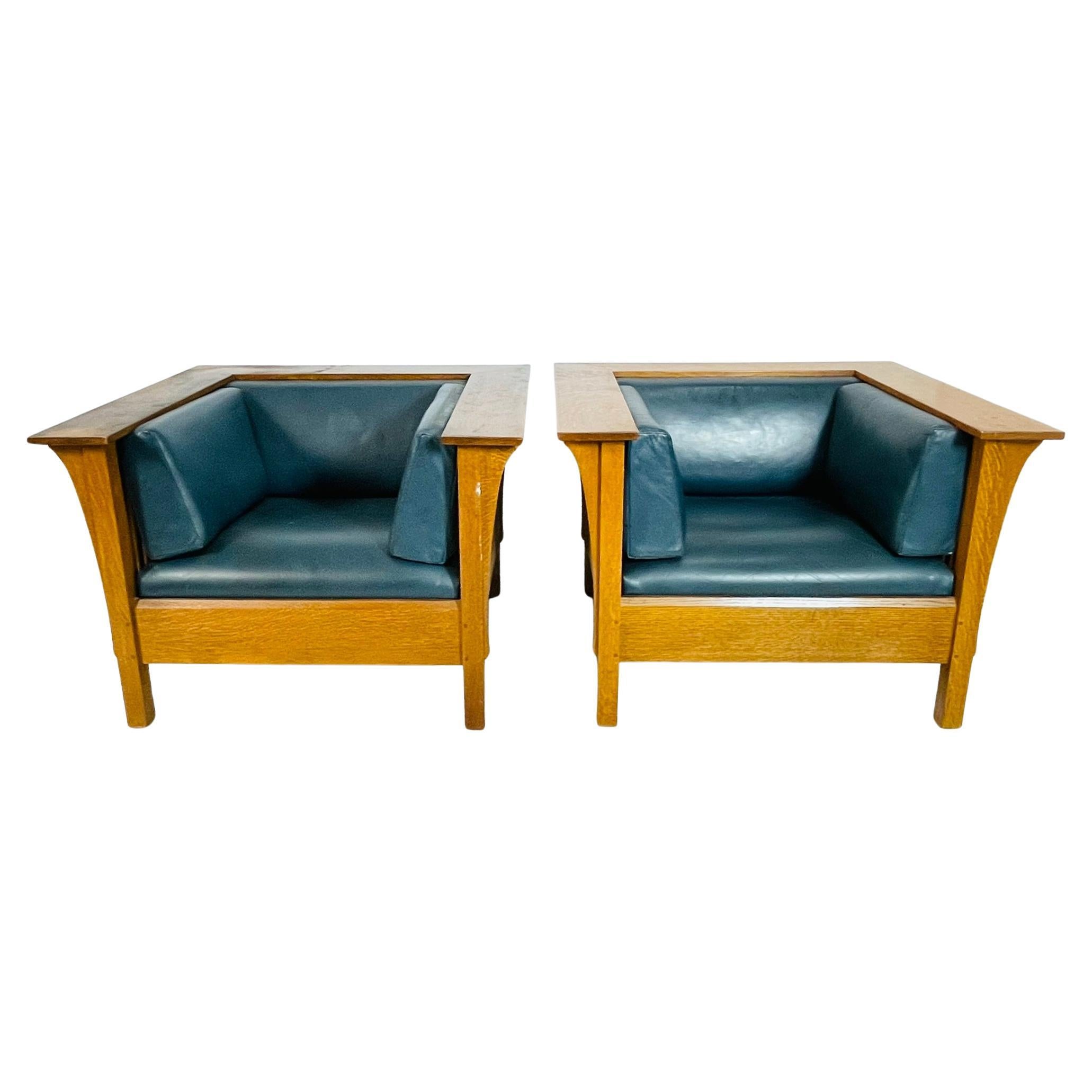 Coppia di poltrone Stickley Mission Oak, 1995, design ampio e scultoreo in vendita