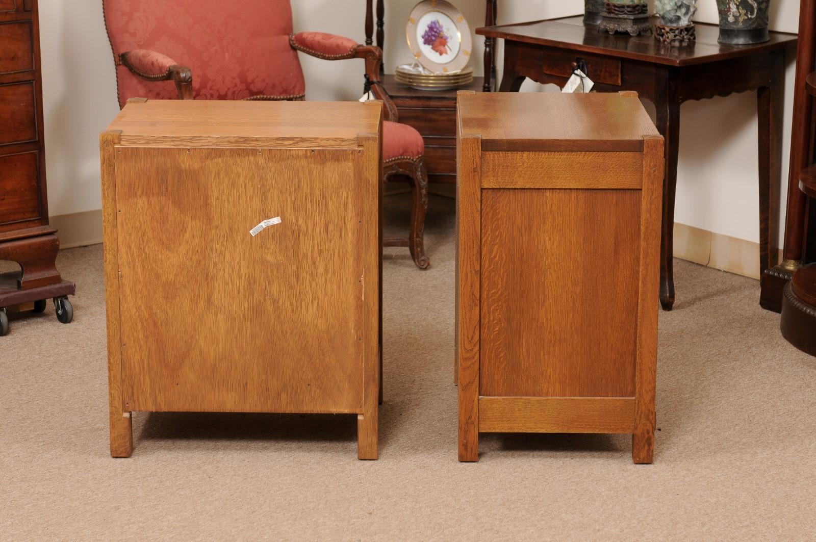 Contemporary Pair of Stickley Mission Style Oak Nightstands / Side Tables with Drawers