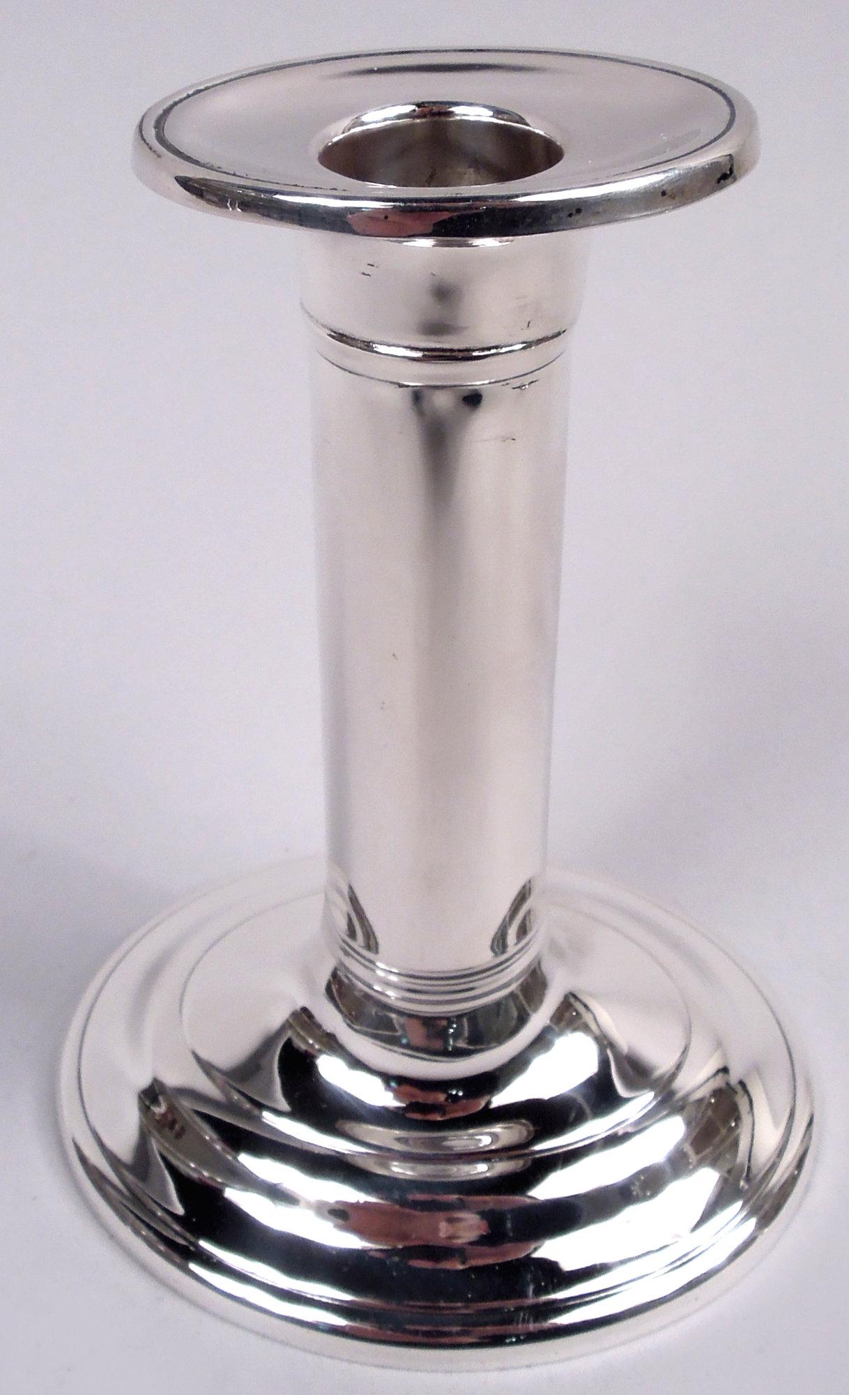 Neocoloniale Coppia di candelabri coloniali in argento Sterling Stieff Williamsburg in vendita
