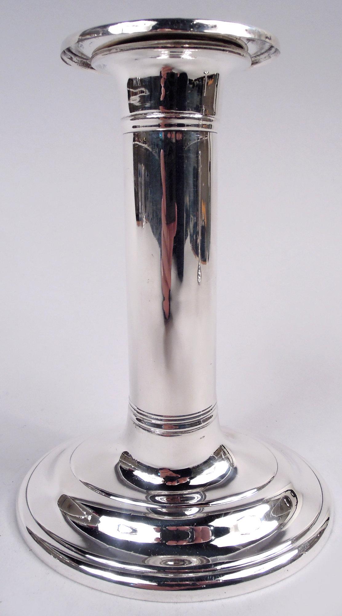 Americano Coppia di candelabri coloniali in argento Sterling Stieff Williamsburg in vendita