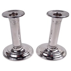 Coppia di candelabri coloniali in argento Sterling Stieff Williamsburg
