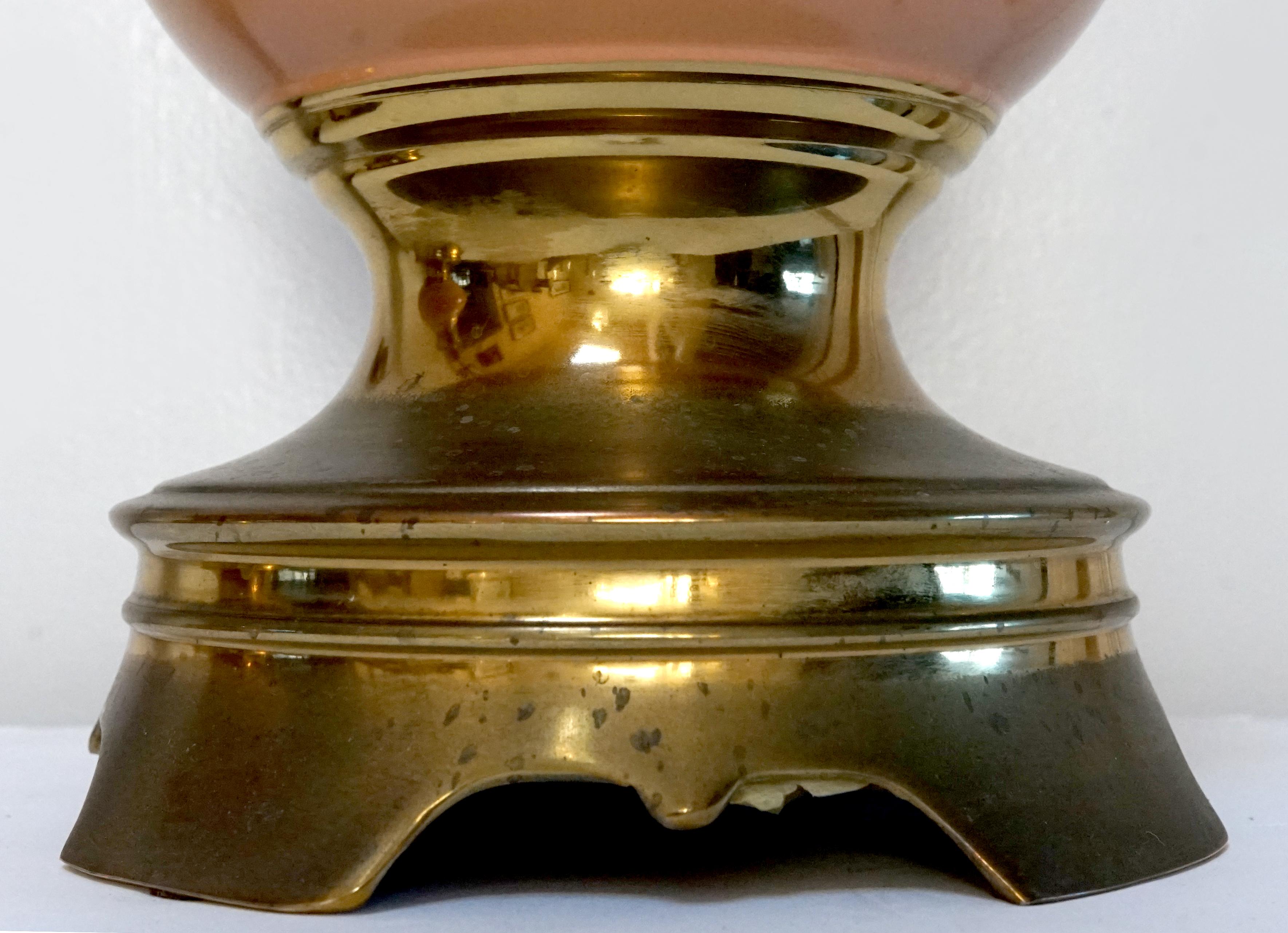 Paar Stiffel Messing und Keramik Vintage  Lampen aus Straußenei und Messing (amerikanisch) im Angebot