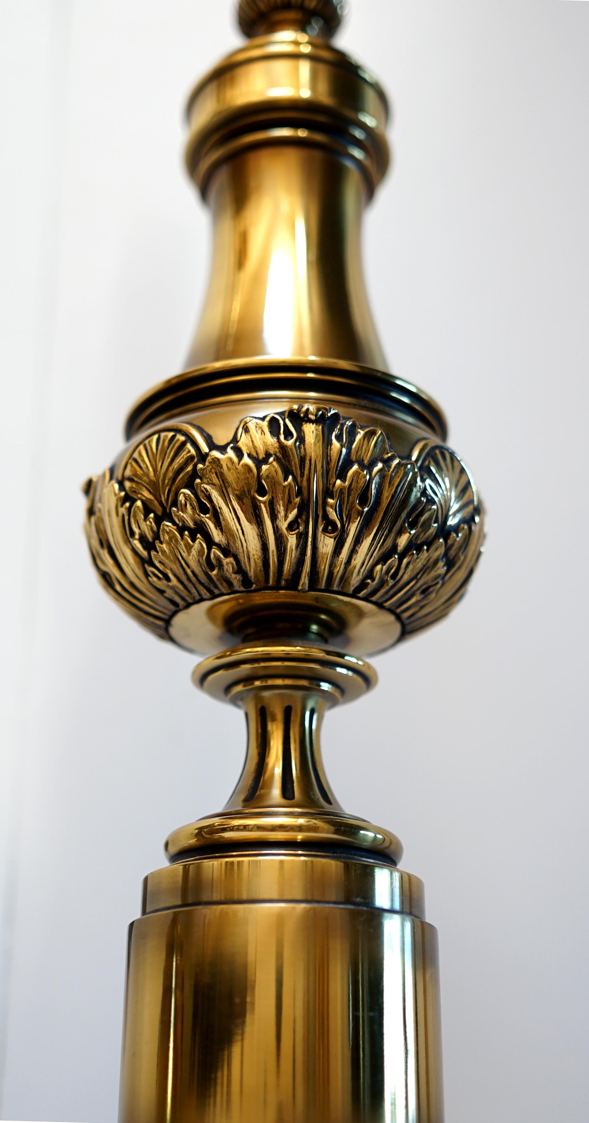 Paar Stiffel Messing-Säulen-Tischlampen (Amerikanische Klassik) im Angebot