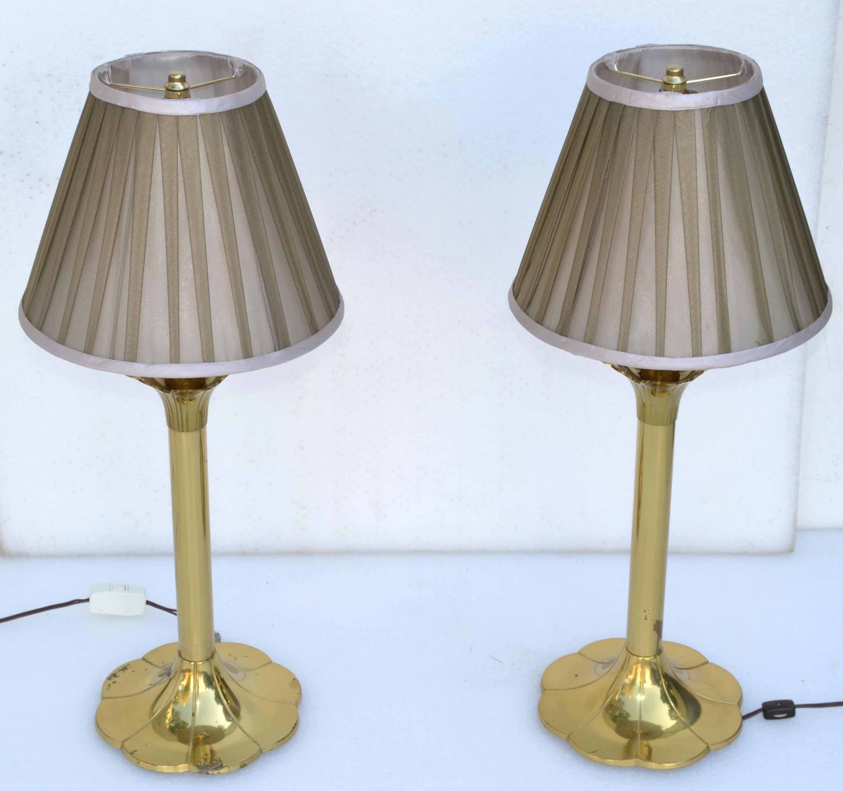 Paar Stiffel-Messing-Tischlampen und -Schirmen, Mid-Century Modern, amerikanische Mid-Century Modern, 1990 (Poliert) im Angebot