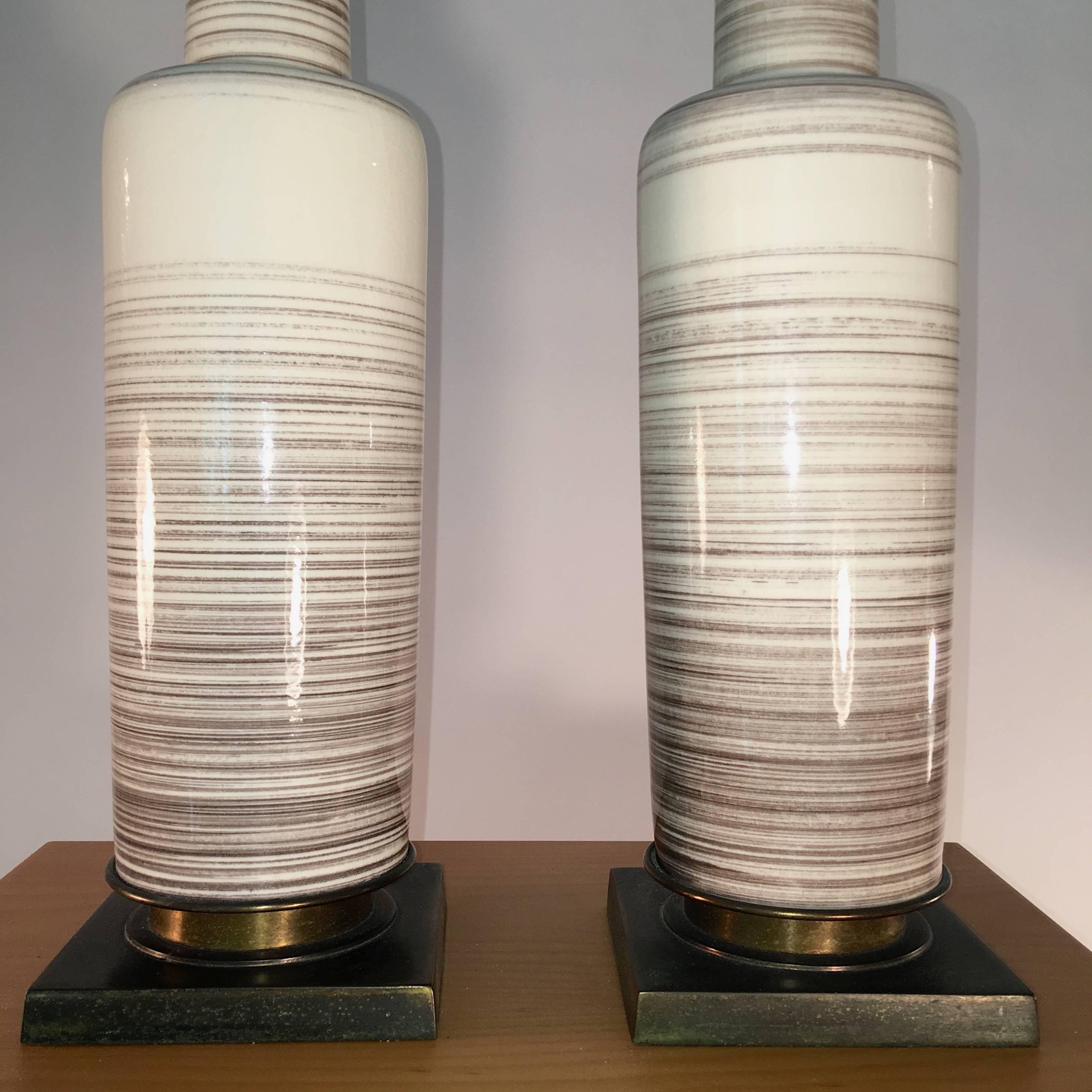 Vernissé Paire de lampes Stiffel en forme de bouteille en céramique émaillée en vente