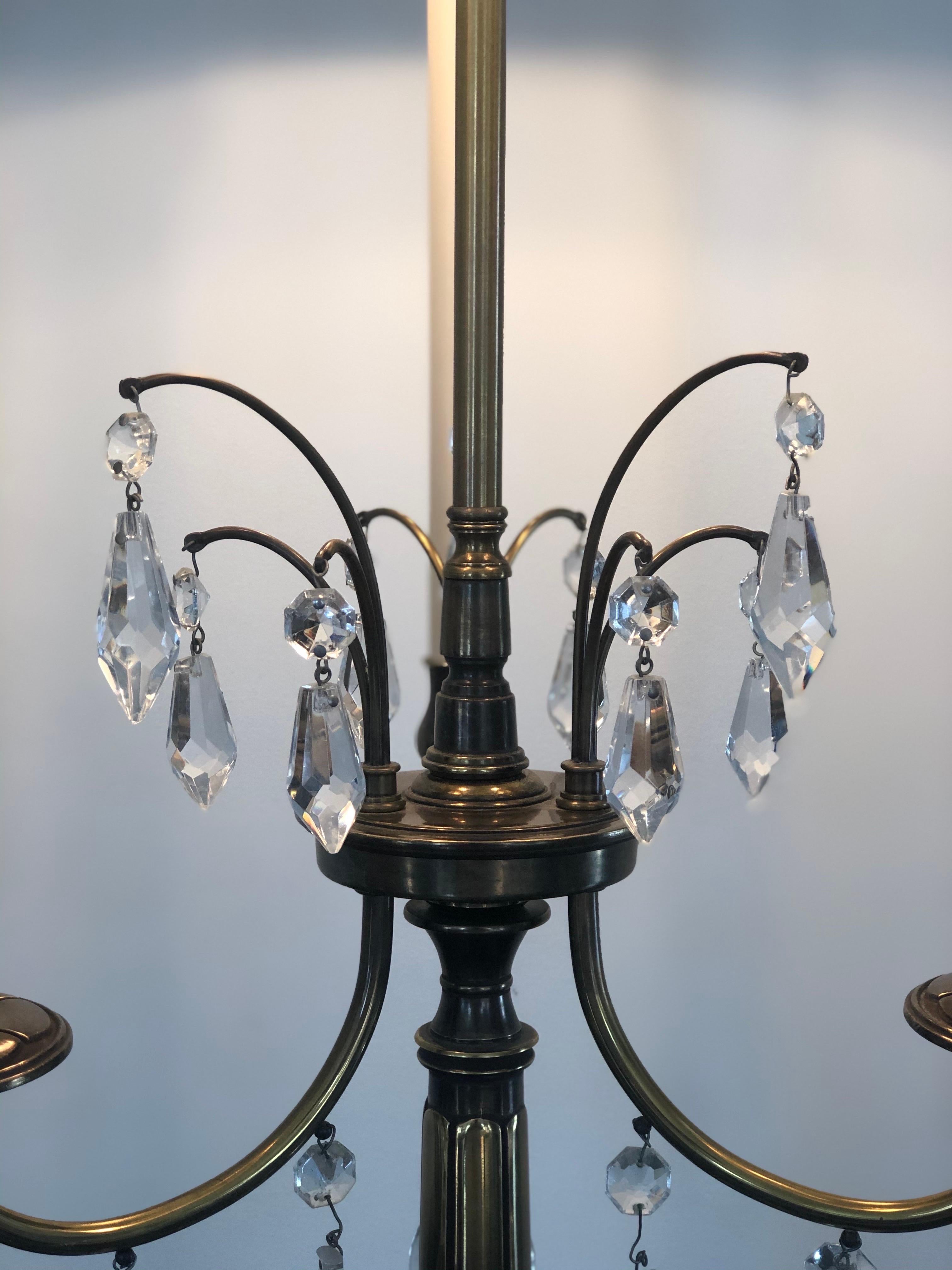 Milieu du XXe siècle Paire de grandes lampes de bureau bouillotte Stiffel en laiton et cristal en vente