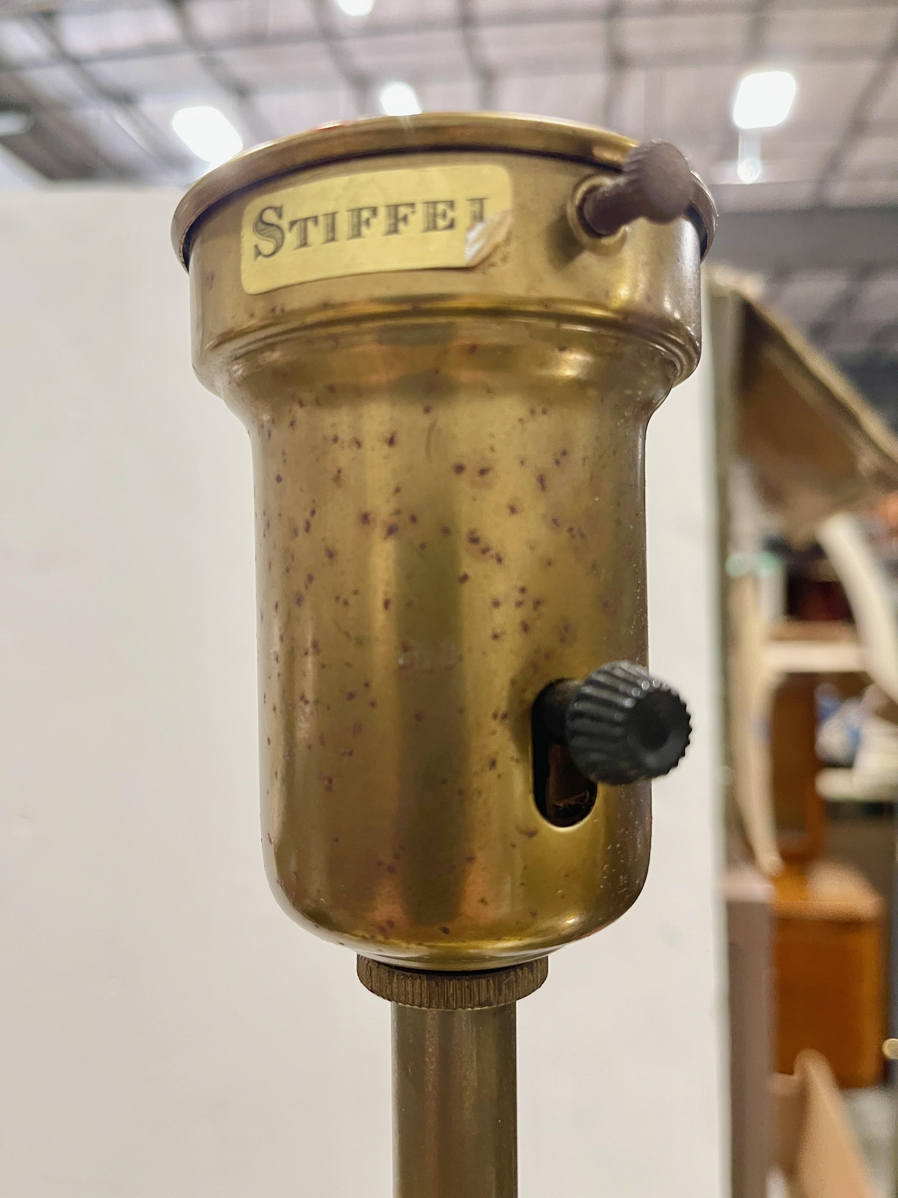 Milieu du XXe siècle Paire de lampes obélisques Stiffel d'après Tommi Parzinger en vente