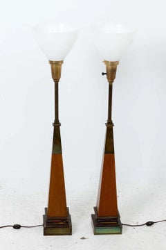 Coppia di lampade a obelisco Stiffel in stile Tommi Parzinger