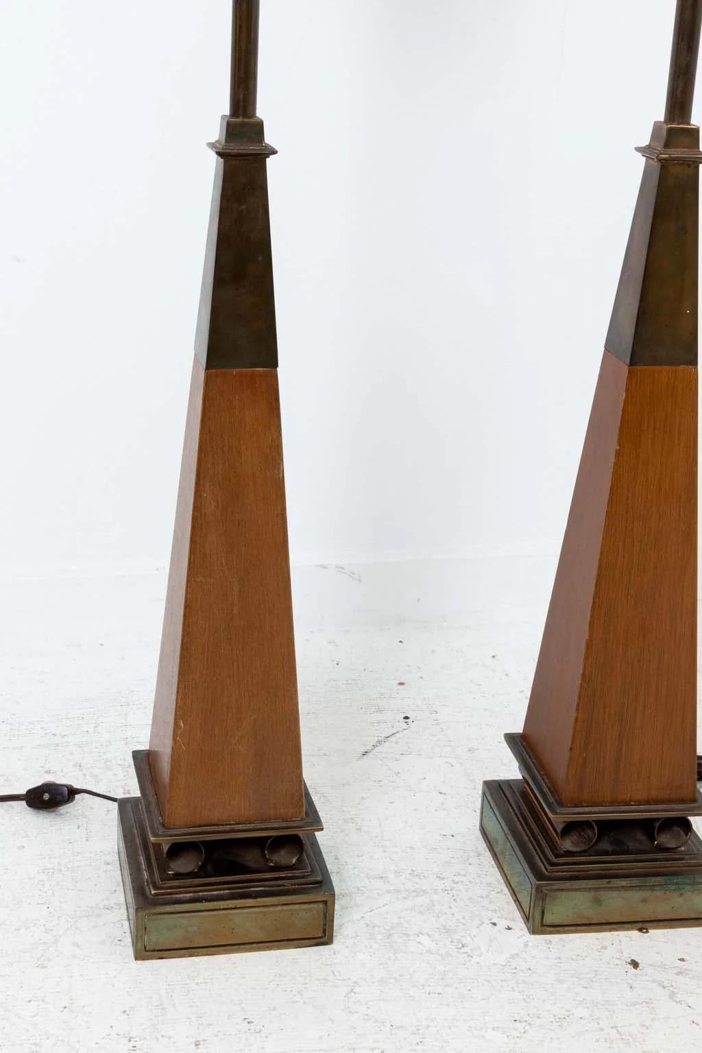 Pair Of Stiffel Tommi Parzinger Style Obelisk Lamps In Good Condition For Sale In New York, NY