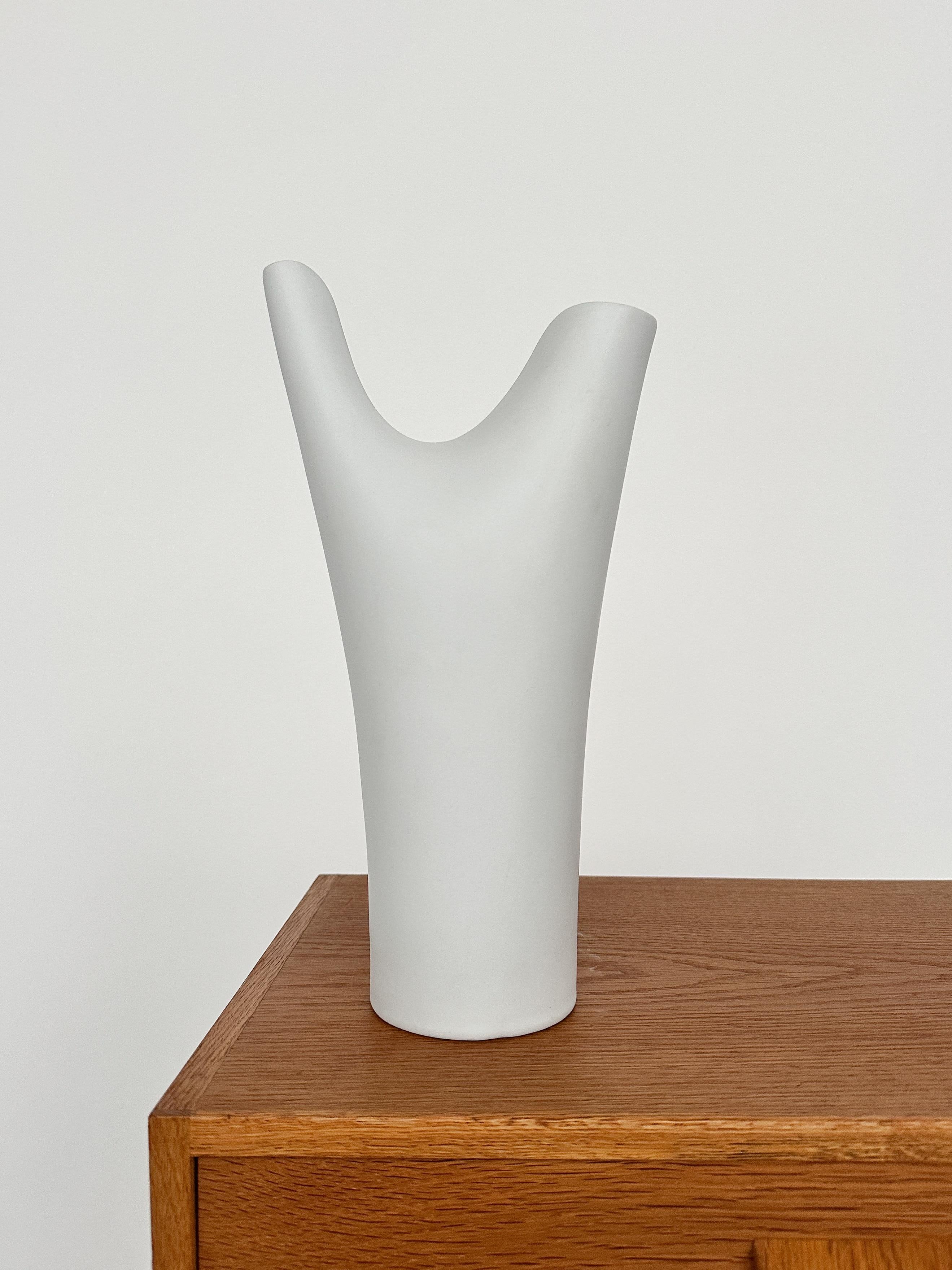 Scandinavian Modern Pair of Stig Lindberg Veckla Vases Gustavsberg Ceramics Sweden 1950s White Glaze For Sale