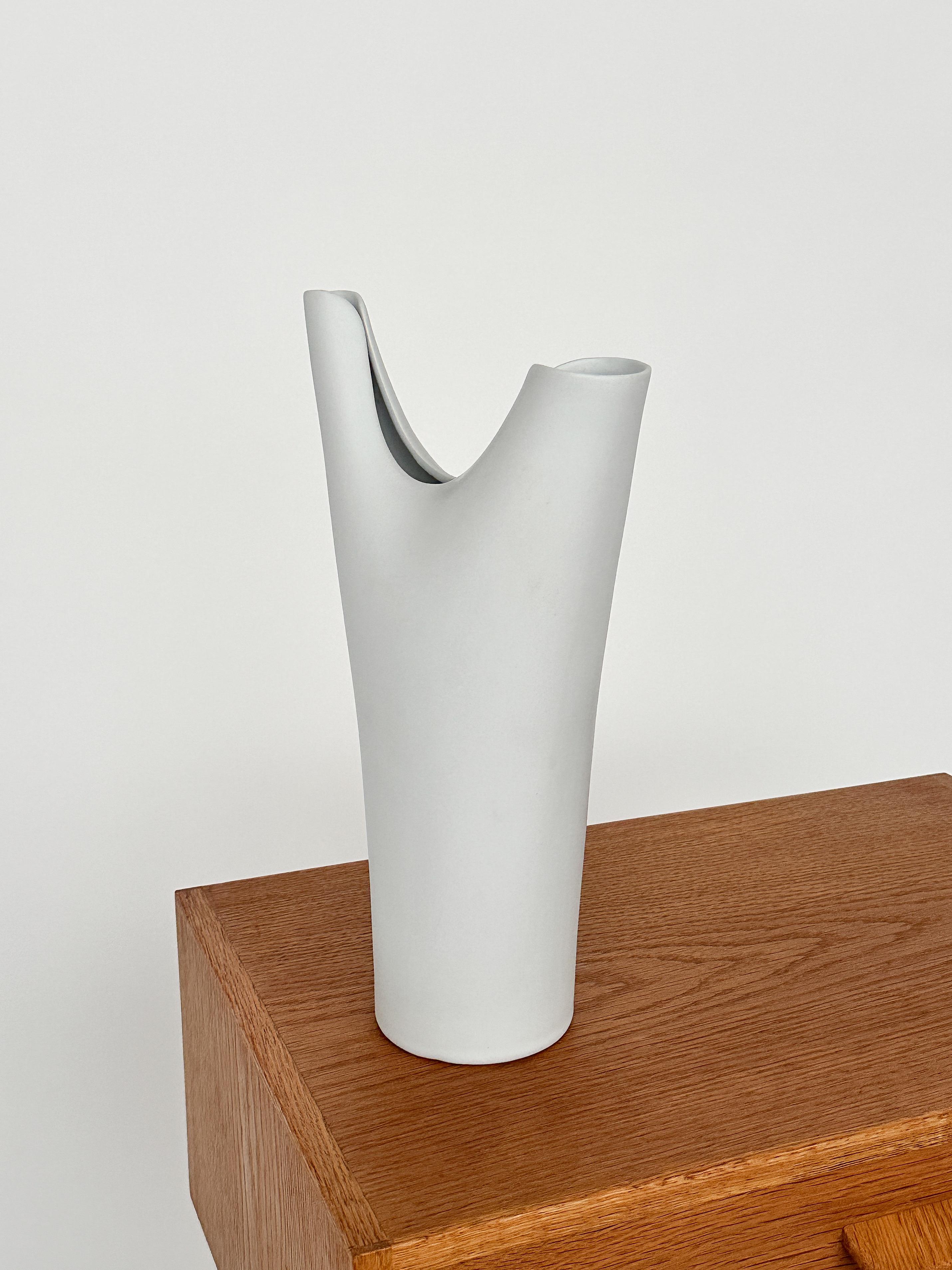 Hand-Crafted Pair of Stig Lindberg Veckla Vases Gustavsberg Ceramics Sweden 1950s White Glaze For Sale