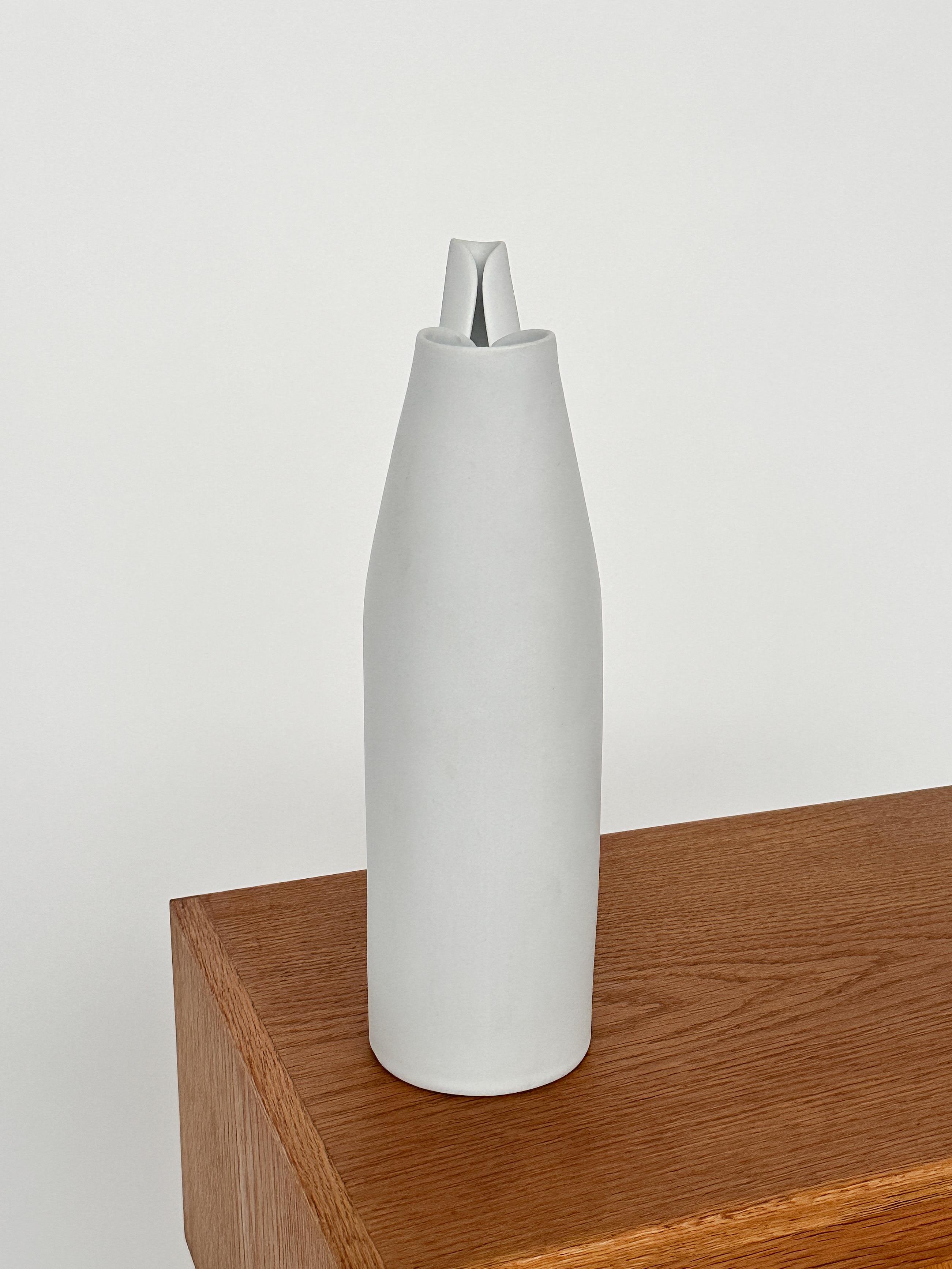 Pair of Stig Lindberg Veckla Vases Gustavsberg Ceramics Sweden 1950s White Glaze In Good Condition For Sale In Basel, BS