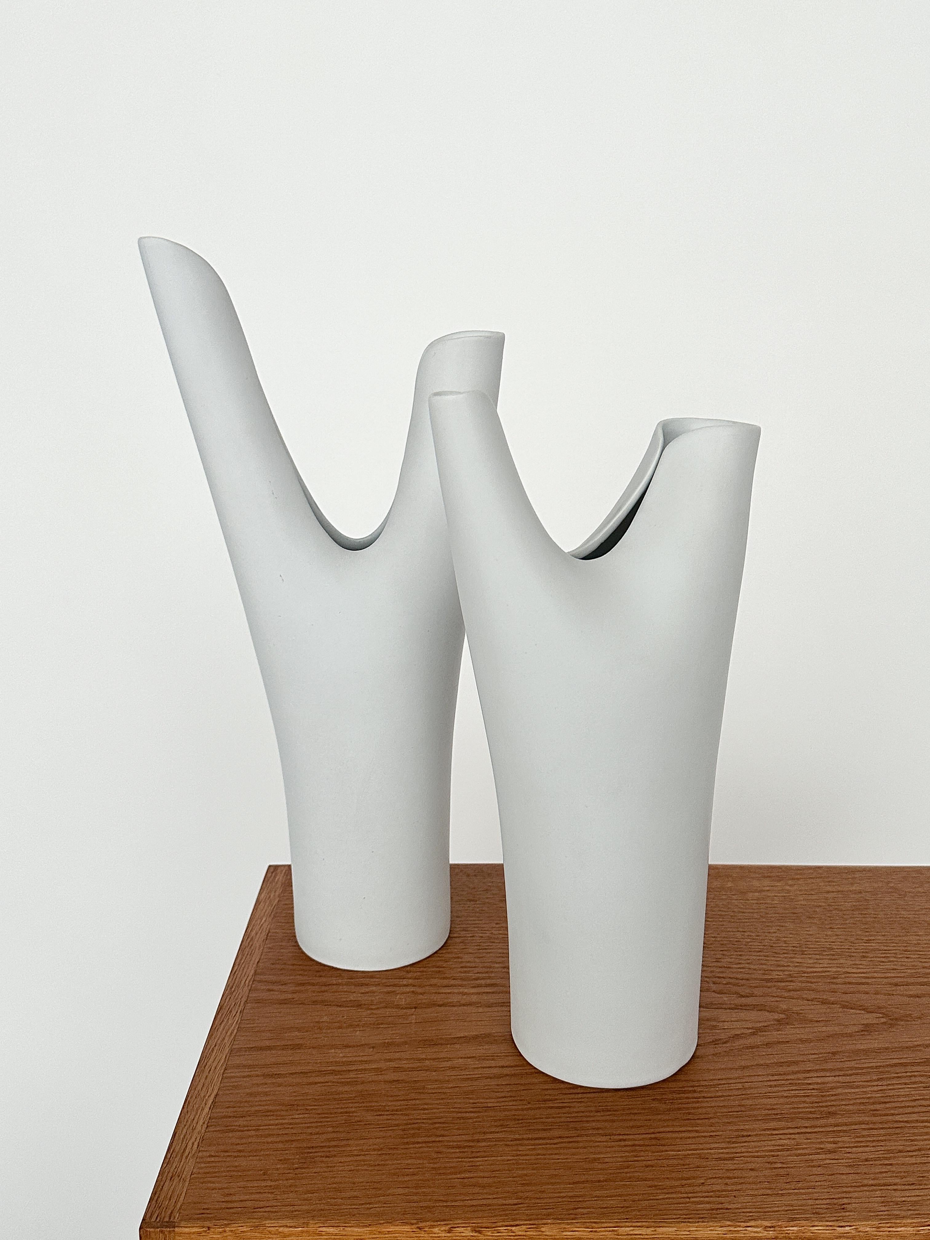 Mid-20th Century Pair of Stig Lindberg Veckla Vases Gustavsberg Ceramics Sweden 1950s White Glaze For Sale