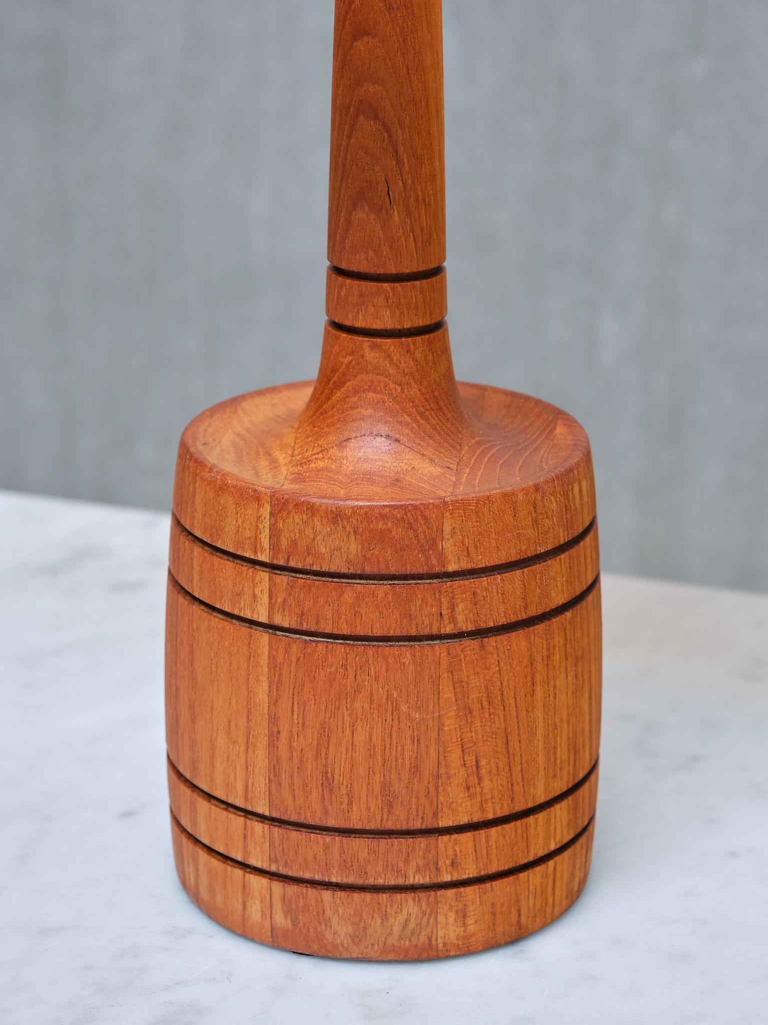 Paar Stilarmatur Tranås Tischlampen aus massivem Teakholz, Schweden, 1960er Jahre im Angebot 6