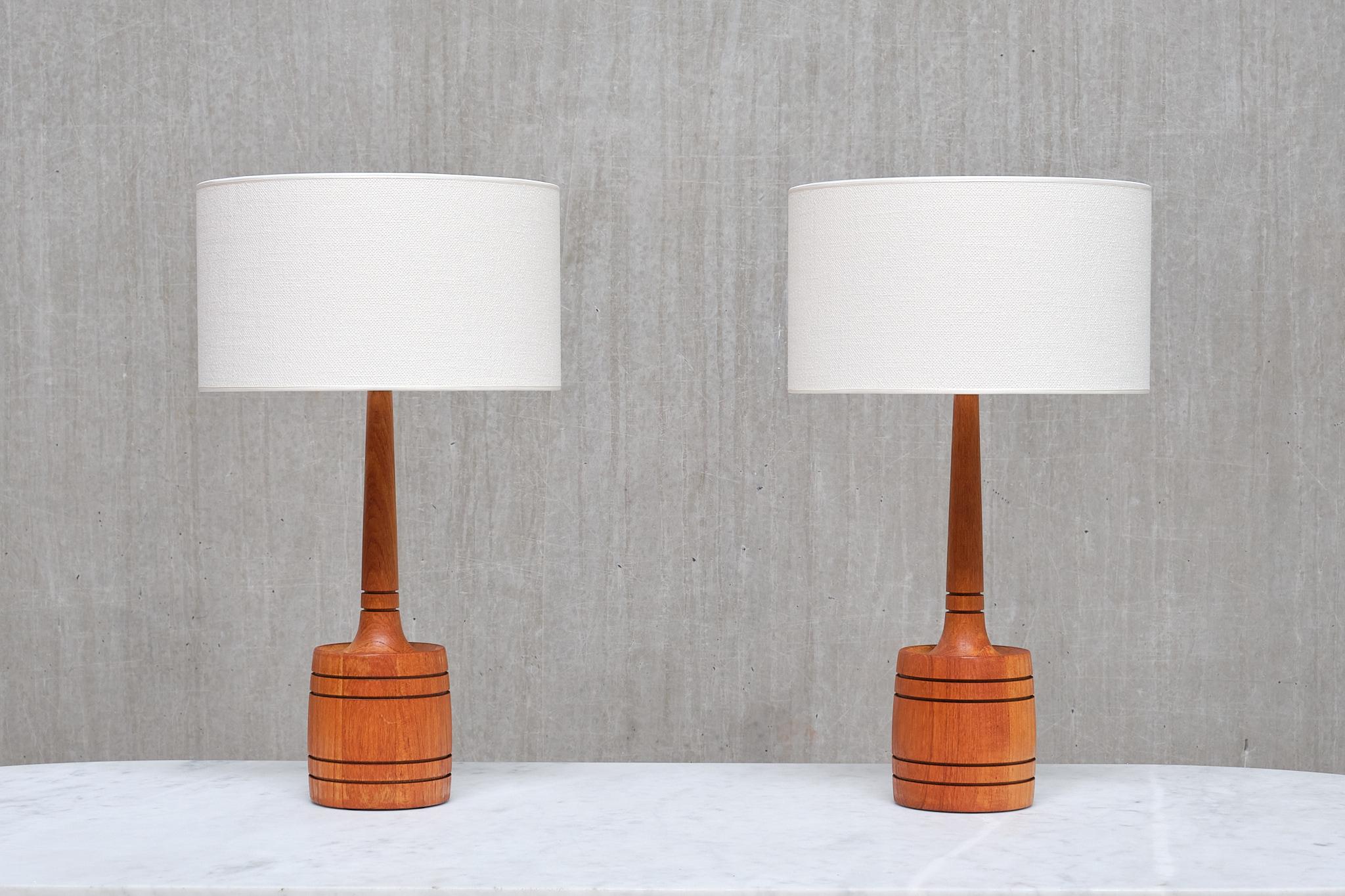 Paar Stilarmatur Tranås Tischlampen aus massivem Teakholz, Schweden, 1960er Jahre im Angebot 7
