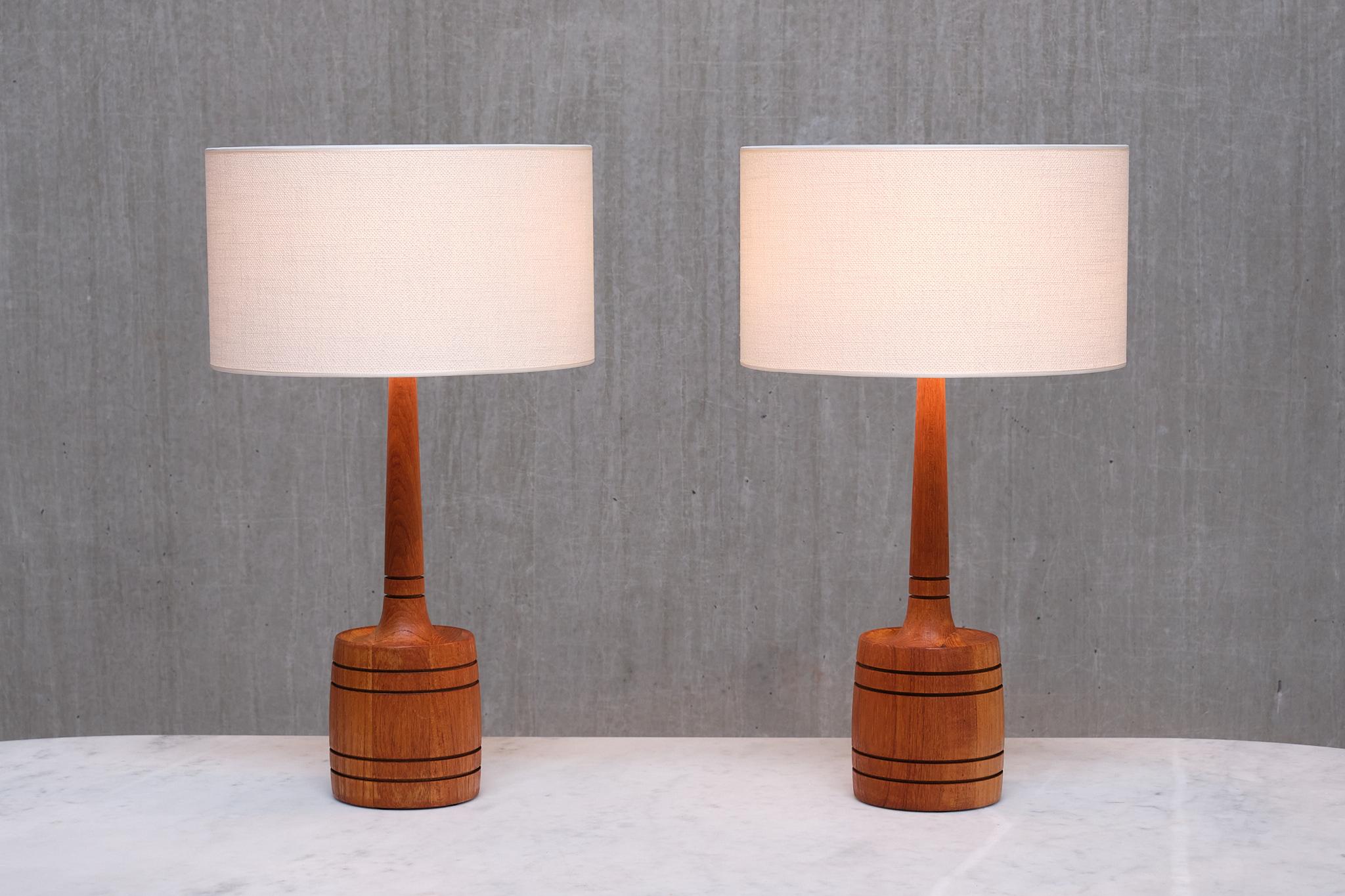 Paar Stilarmatur Tranås Tischlampen aus massivem Teakholz, Schweden, 1960er Jahre im Angebot 1