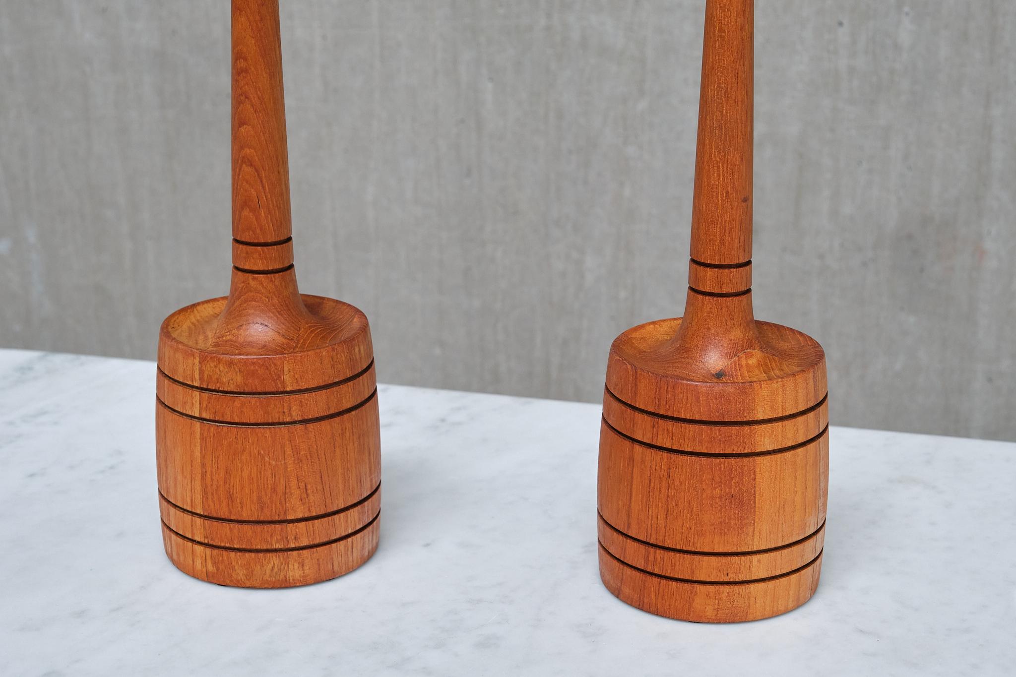 Paar Stilarmatur Tranås Tischlampen aus massivem Teakholz, Schweden, 1960er Jahre im Angebot 2