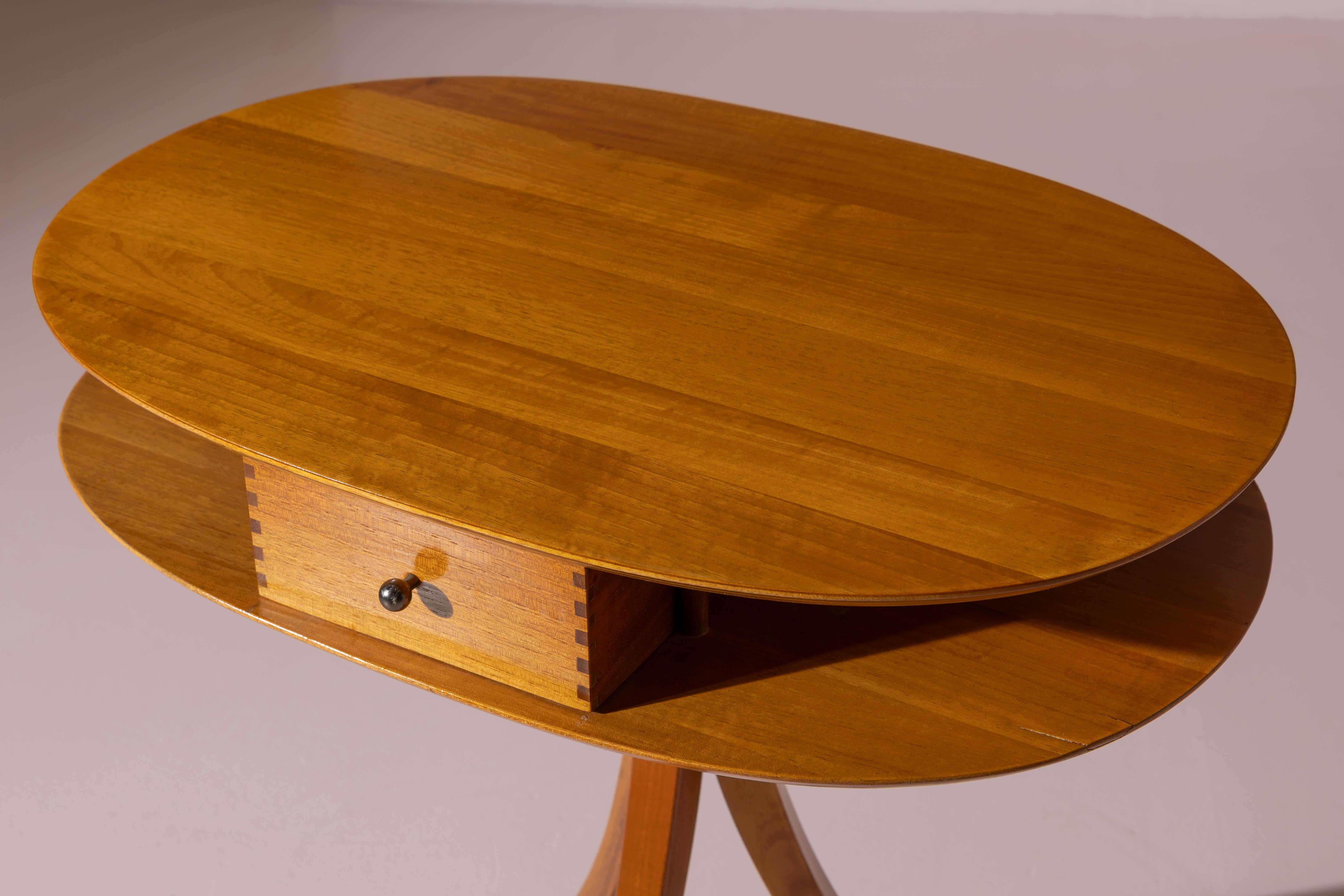 Pair of Stildomus cherrywood side tables, Italy, 1990s In Good Condition For Sale In Chiavari, Liguria