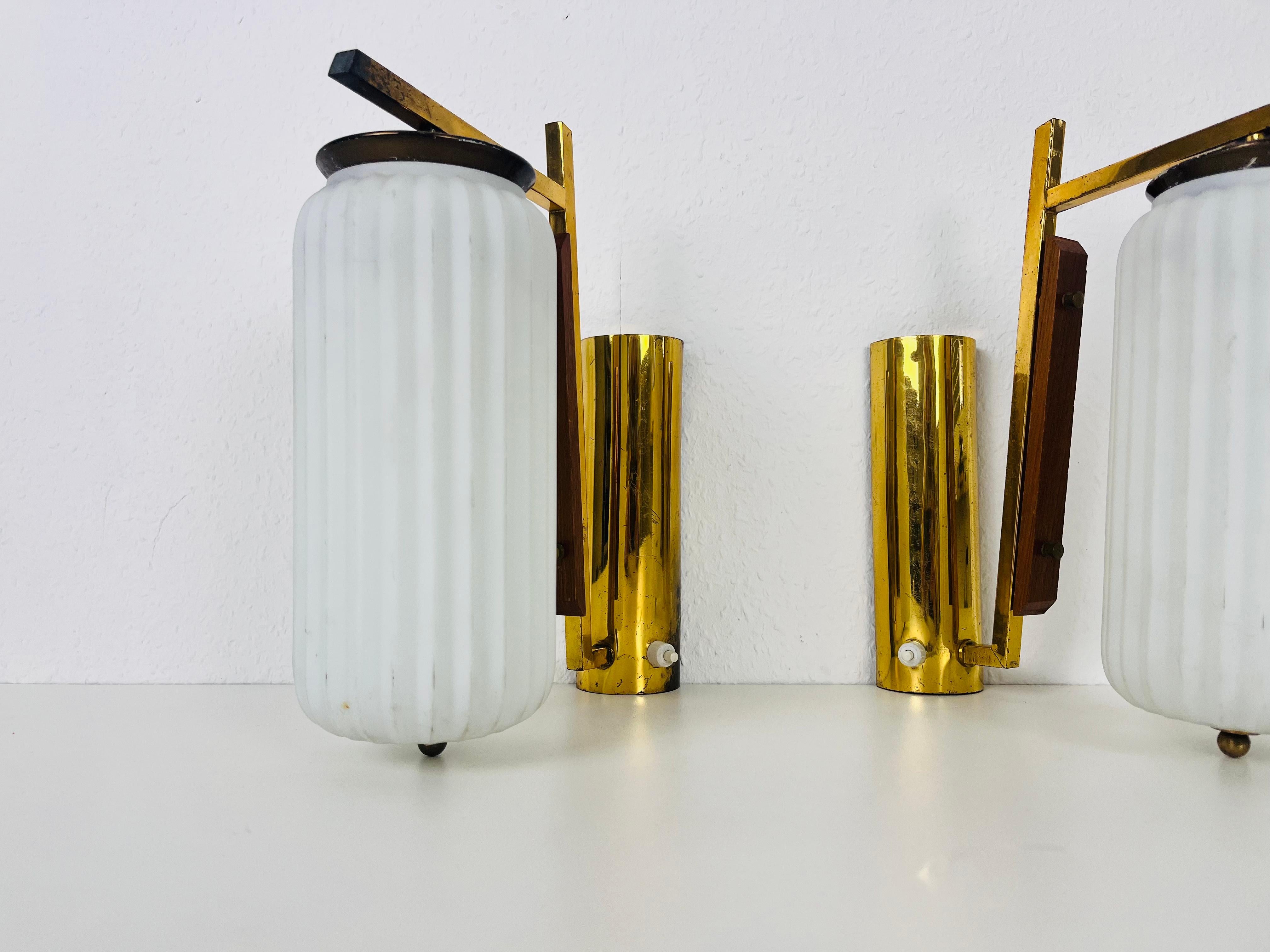 Pair of Stilnovo Brass and Opaline Glass Wall Lamps, Italy, 1960s In Good Condition For Sale In Hagenbach, DE