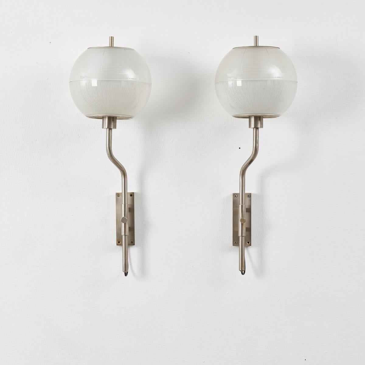 Modern Pair of Stilnovo etched glass wall lights, Italy, 1950s For Sale
