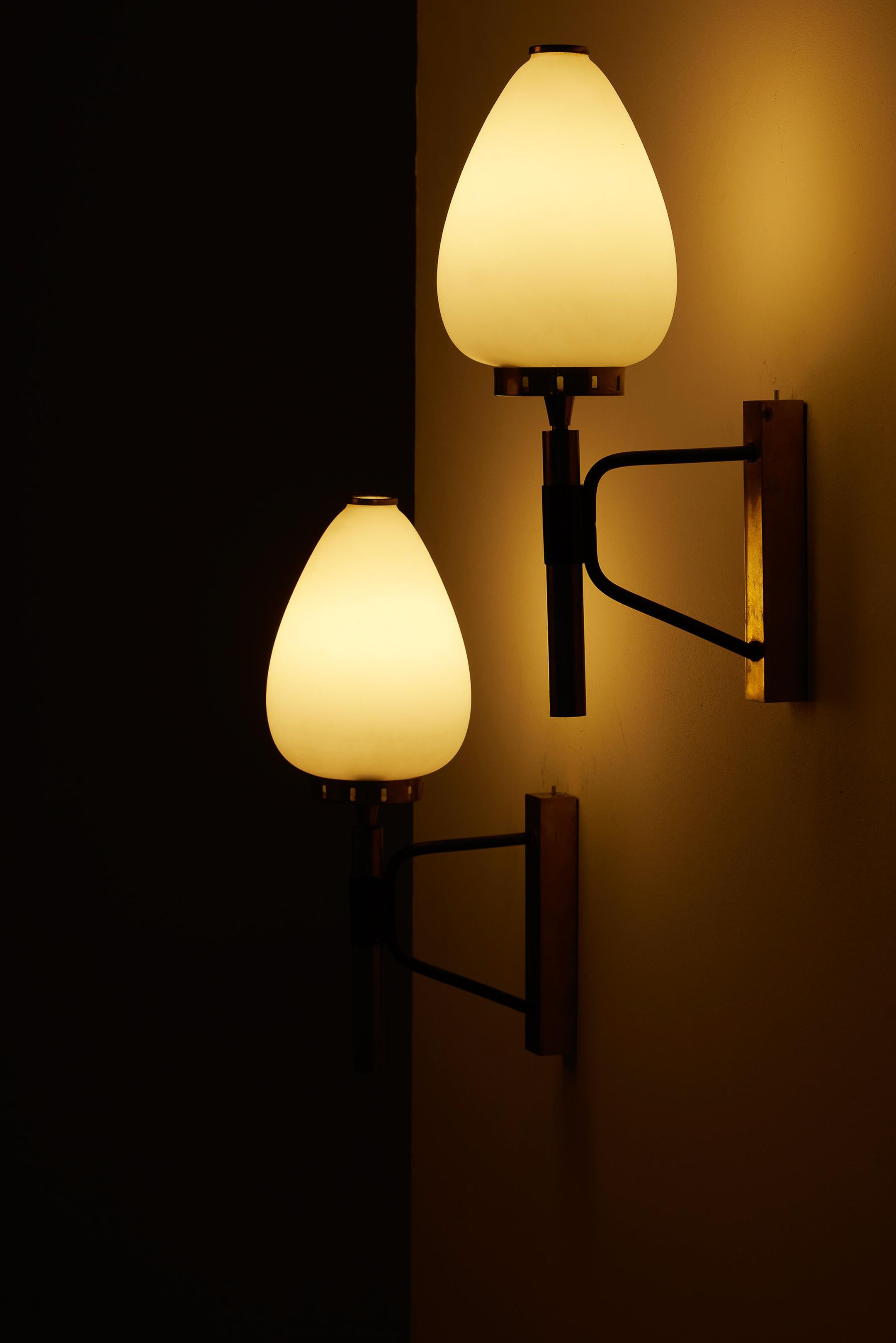 20th Century Pair of Stilnovo glass wall lamps For Sale