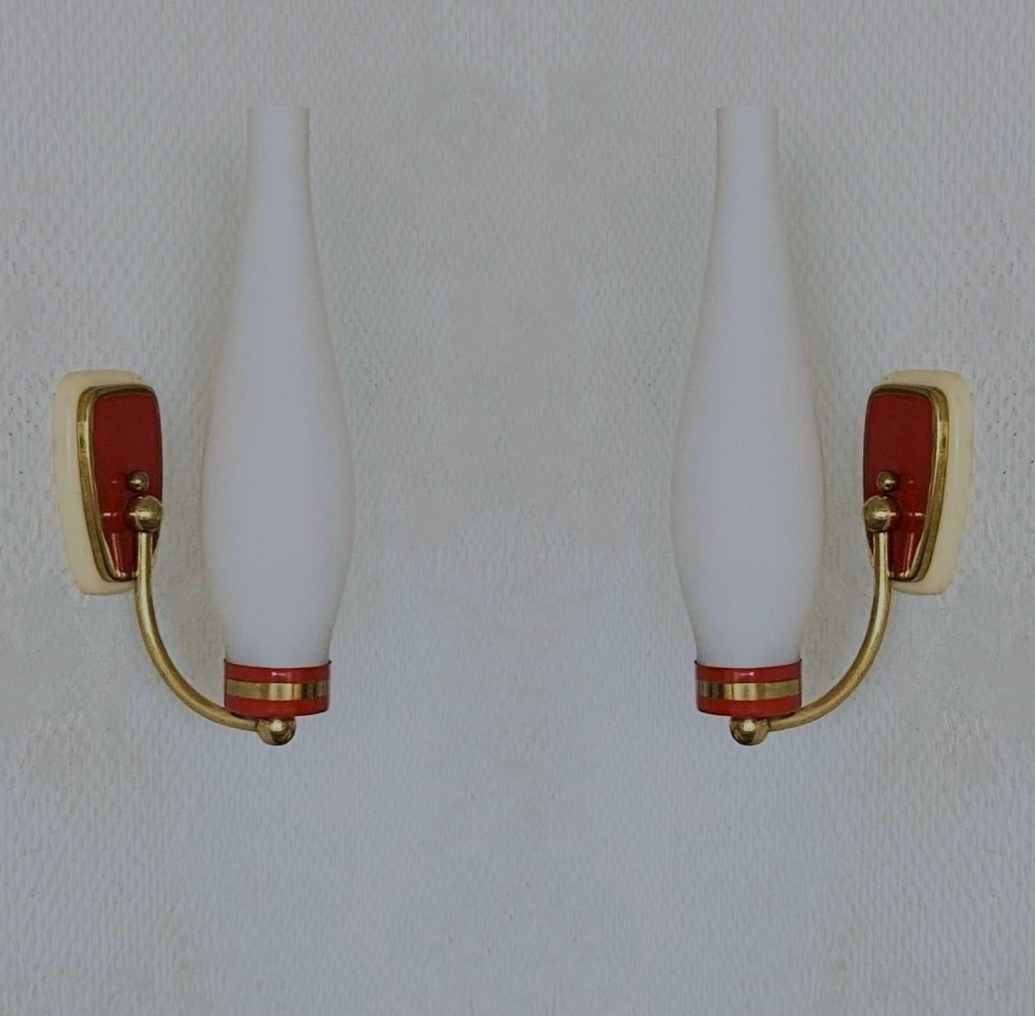 Mid-Century Modern Pair of Stilnovo Style Glass and Brass Wall Sconces, 1960s - Two Pairs Available For Sale