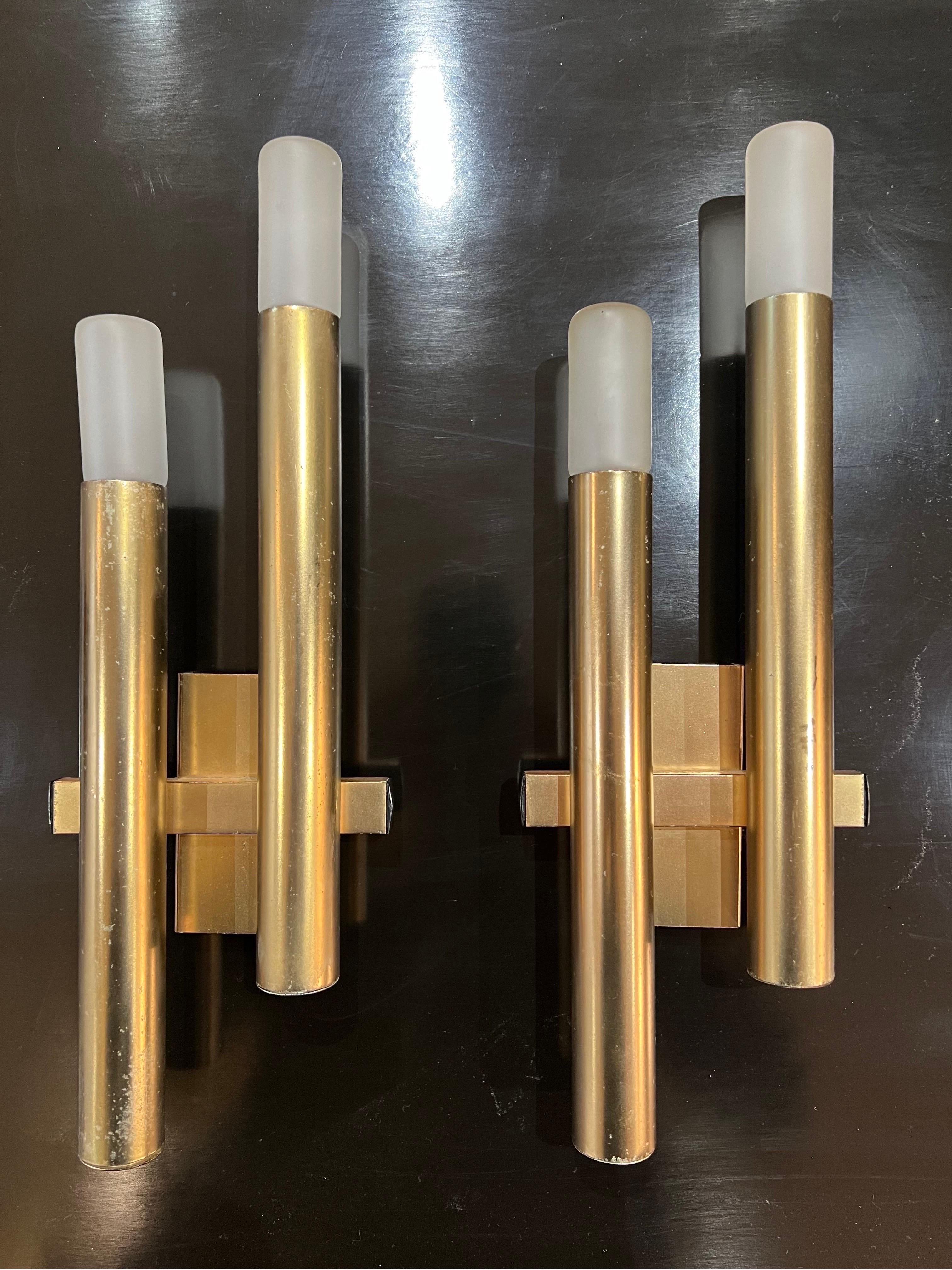 Set of 2 Stilnovo wall sconces in tubular brass with 2 bulbs each. We have an additional set of 4 with three tubes/bulbs each which can be added to the set.
This is an ideal collection of wall lamps that can be put together as a wall installation