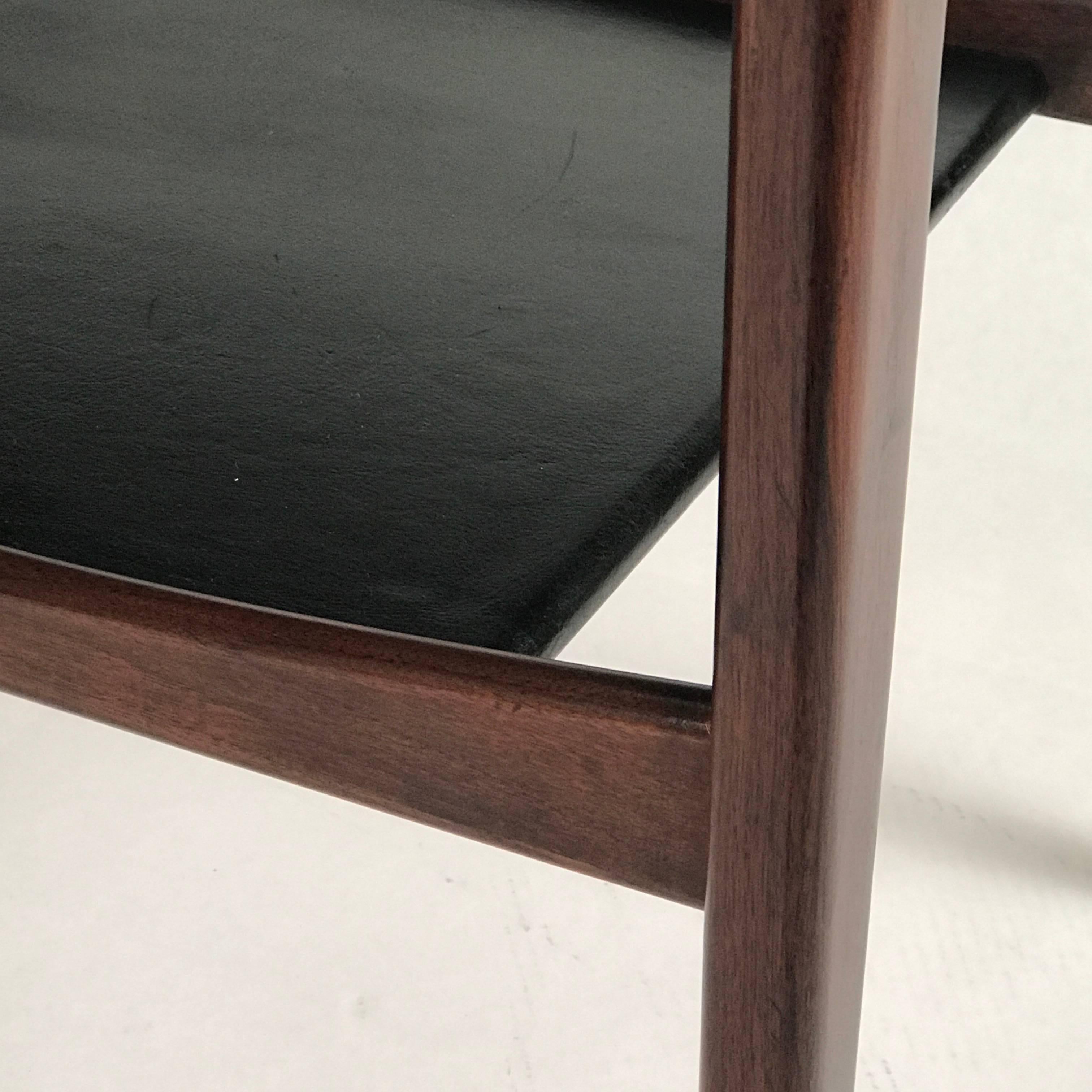 Pair of Stilted Jens Risom End / Lamp Tables /Nightstands in Walnut and Leather 5