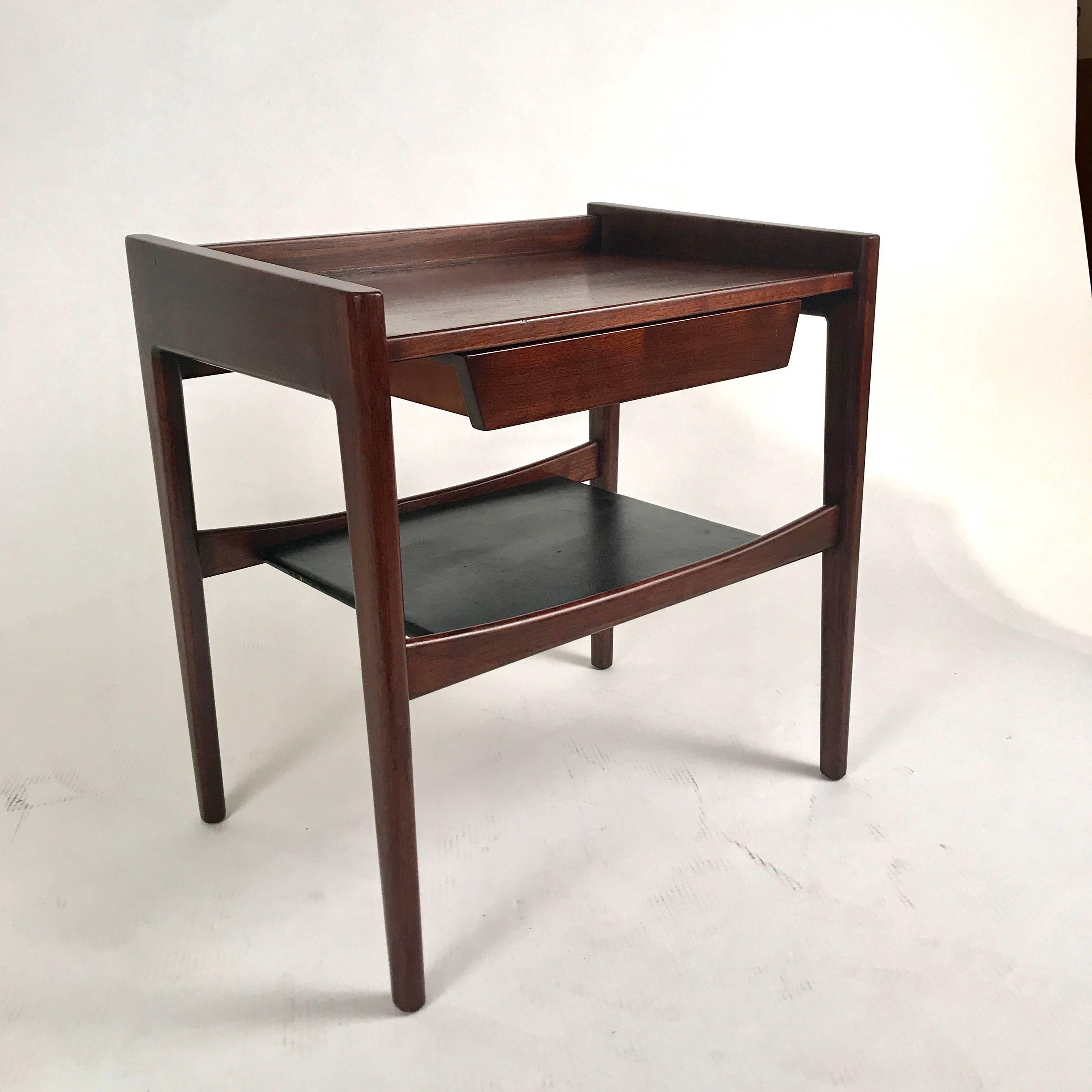 Pair of Stilted Jens Risom End / Lamp Tables /Nightstands in Walnut and Leather 8