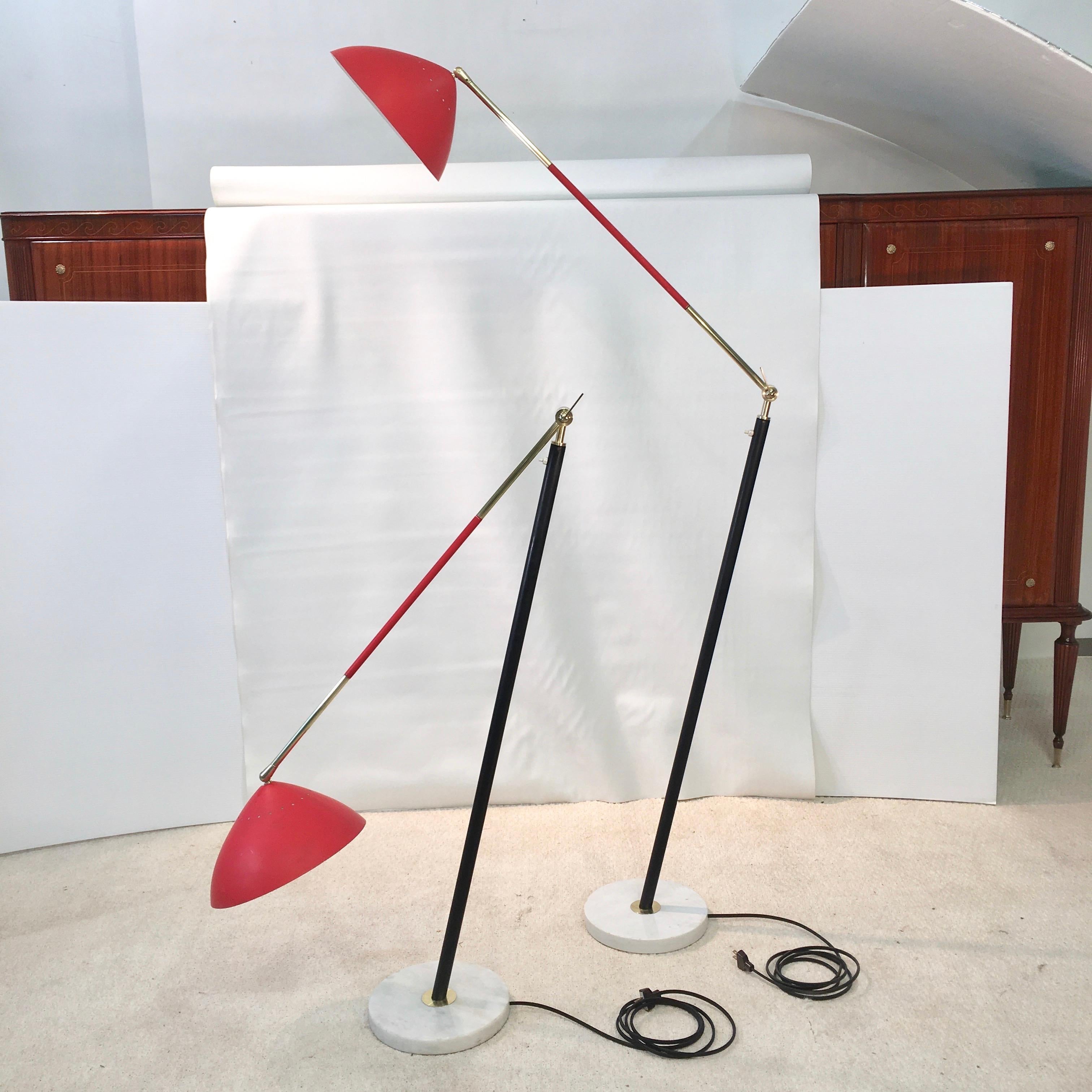 Metà XX secolo Coppia di lampade da terra snodabili Stilux in vendita